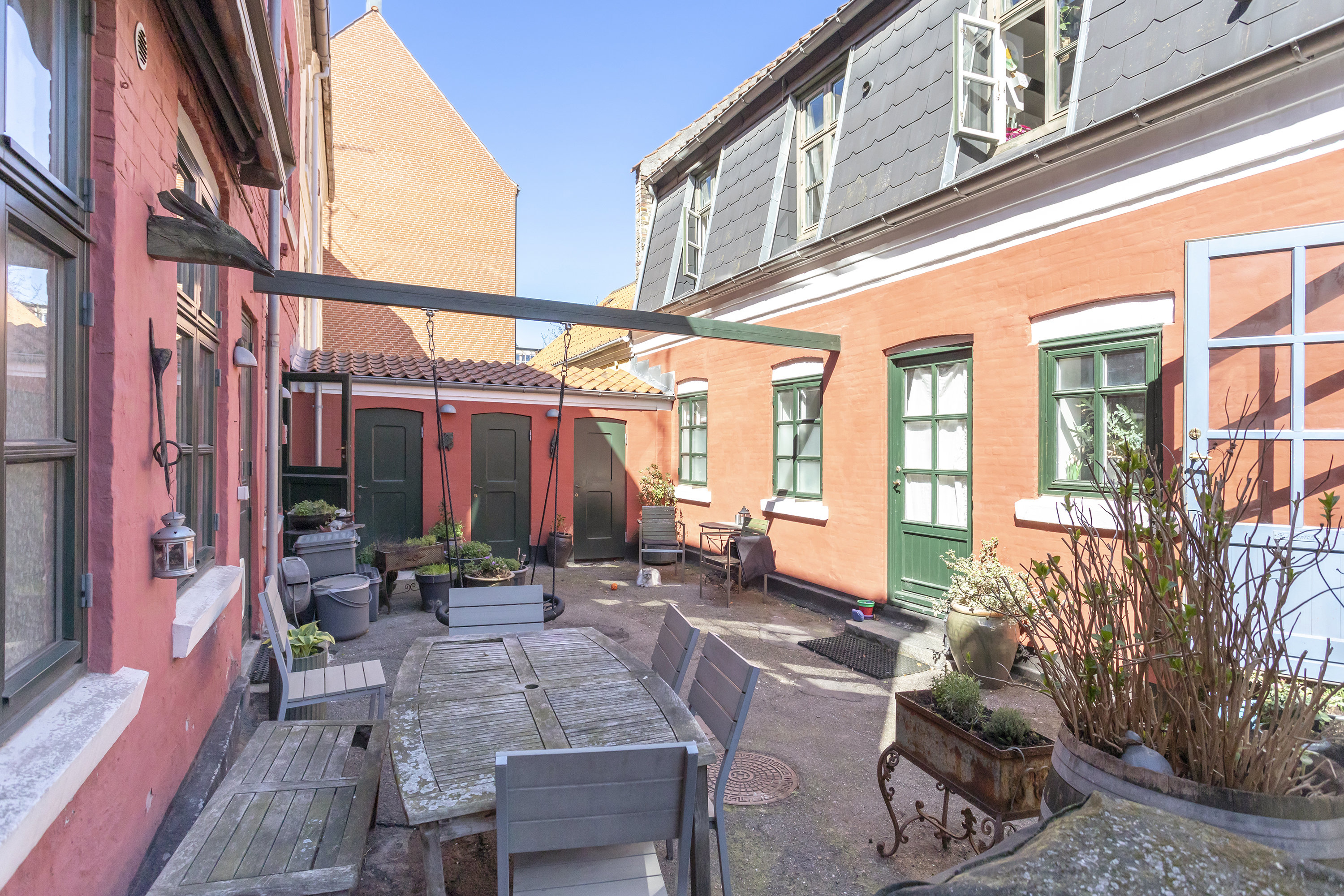 Fremhævet terrasse billede i fuldskærmstilstand. Billede af Kirkegårdsvej 15, st.., 2300 København S