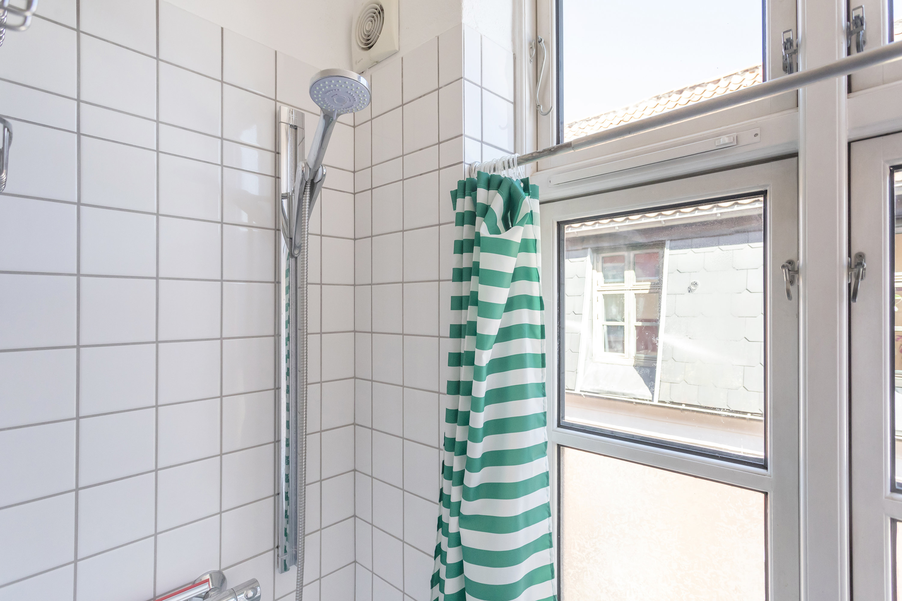 Fremhævet badeværelse billede i fuldskærmstilstand. Billede af Kirkegårdsvej 15, st.., 2300 København S