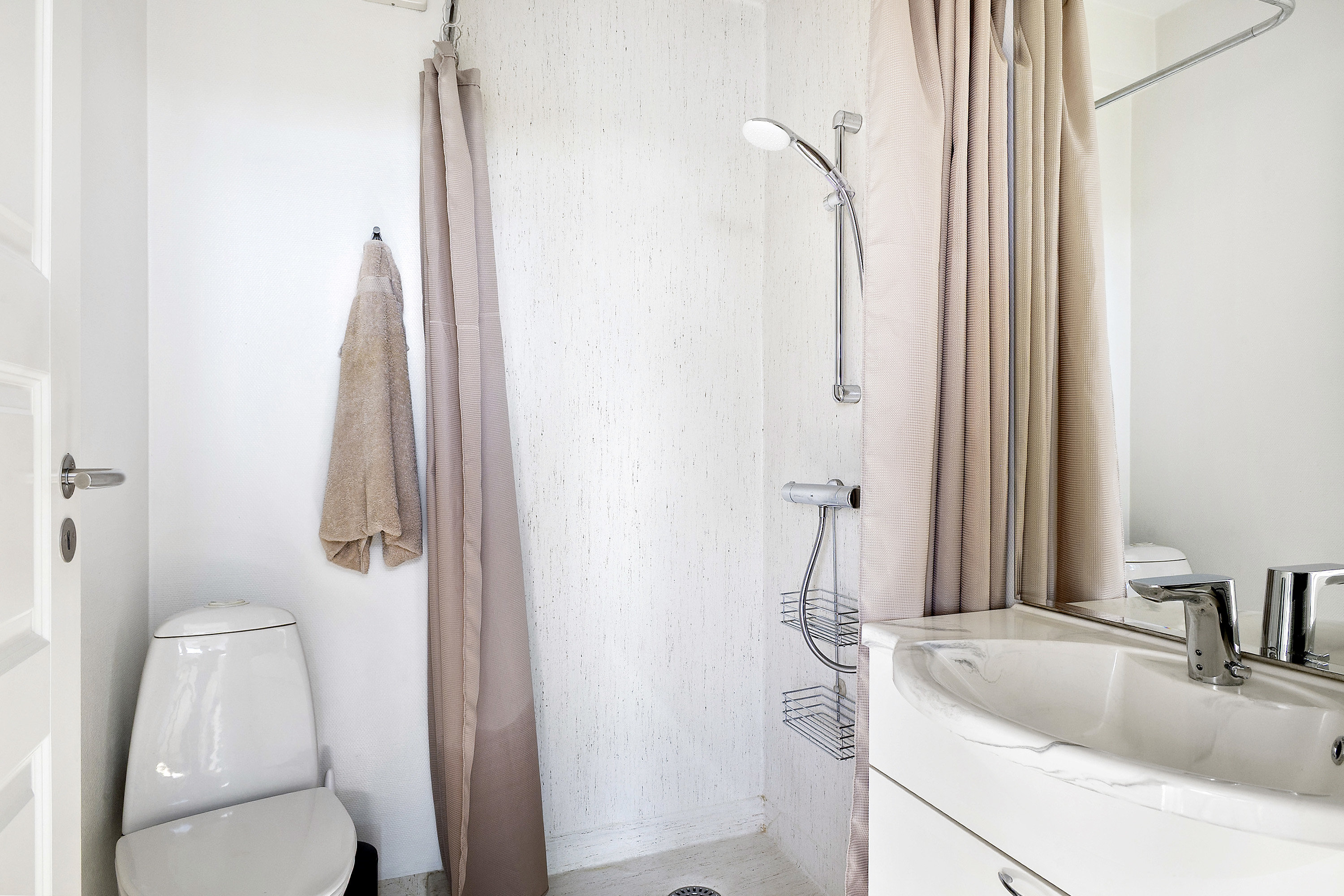 Fremhævet badeværelse billede i fuldskærmstilstand. Billede af Norgesgade 26C, 7000 Fredericia