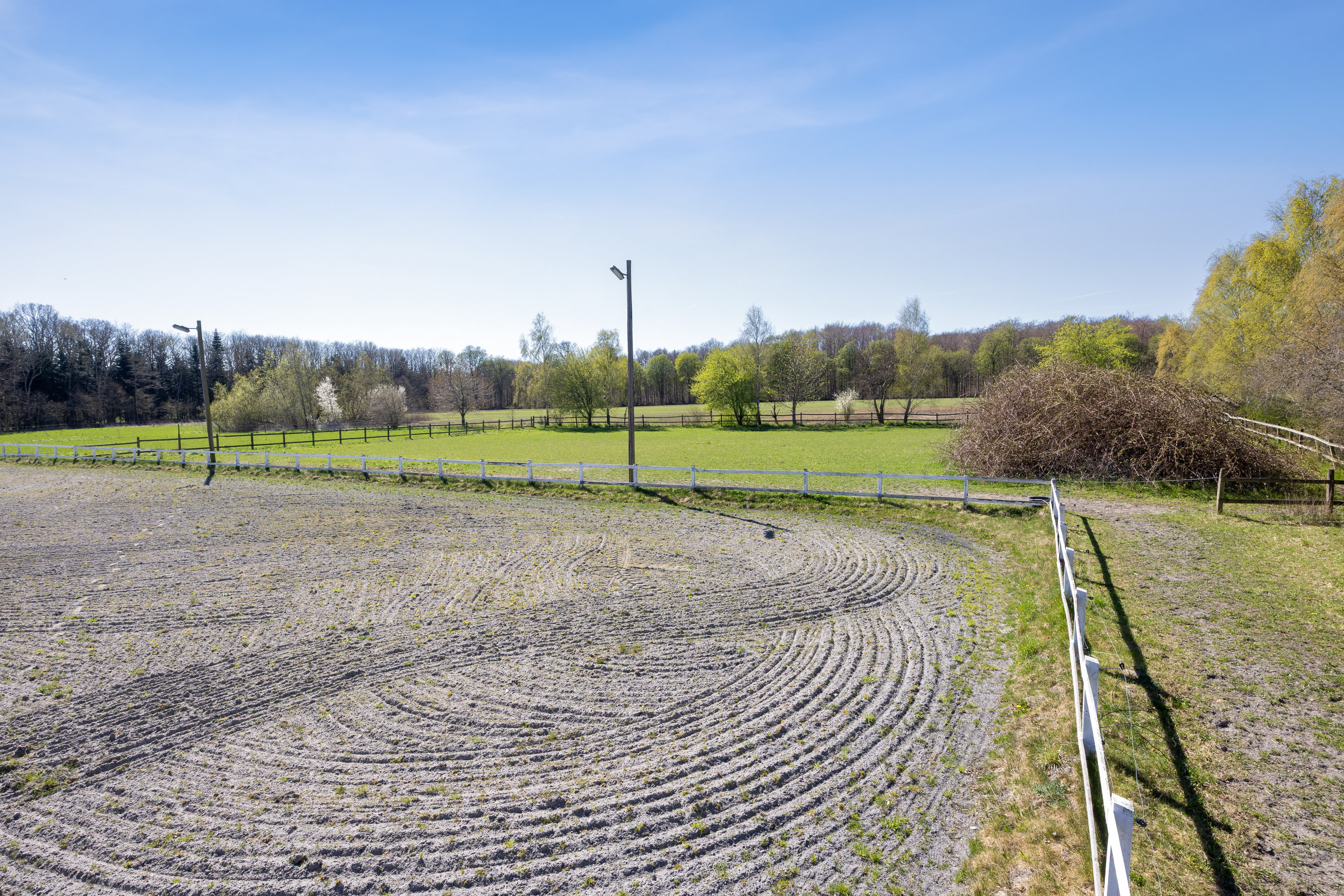 Fremhævet omgivelser billede i fuldskærmstilstand. Billede af Overdrevsvejen 114, Lellinge, 4600 Køge