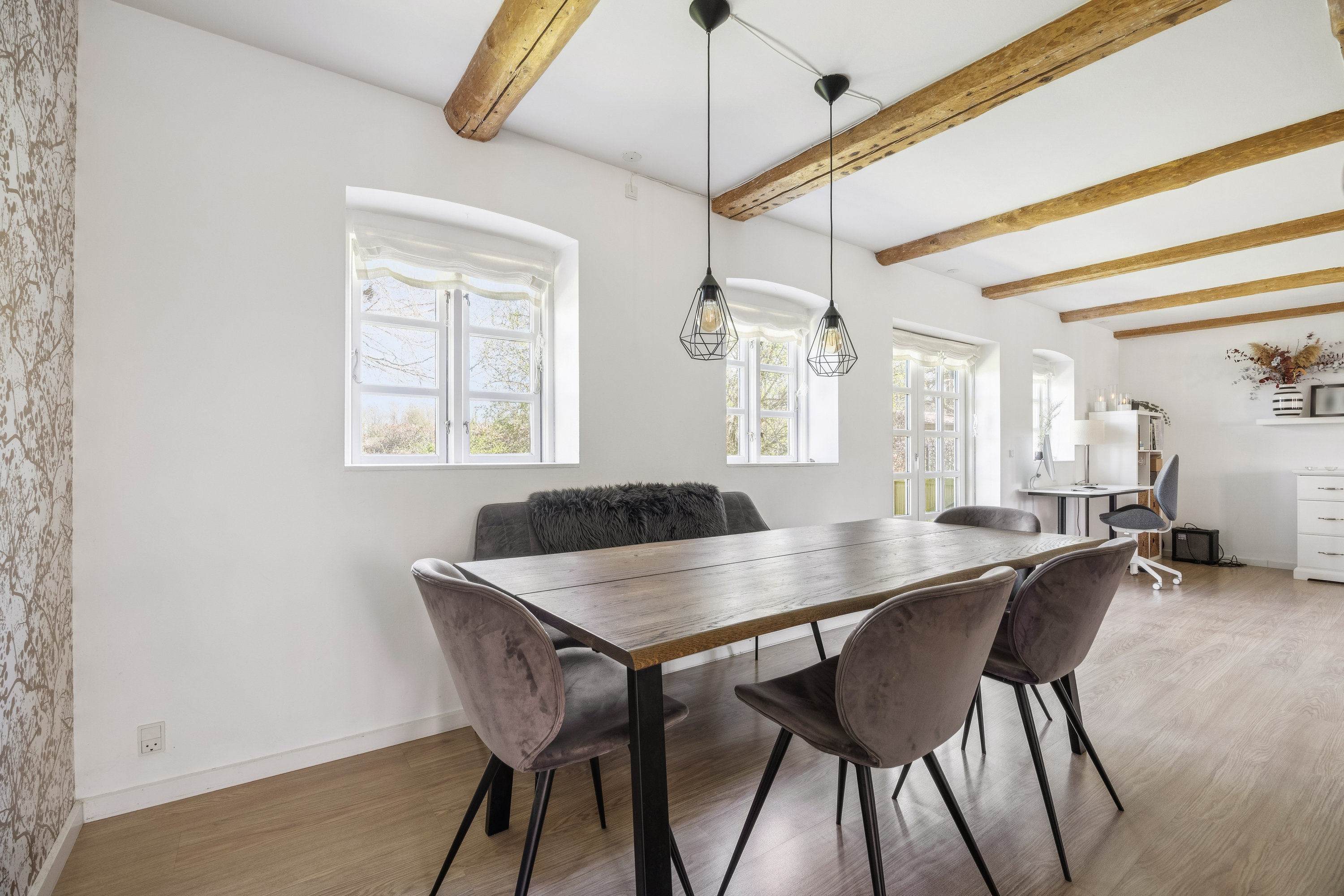 Fremhævet stue billede i fuldskærmstilstand. Billede af Overdrevsvejen 114, Lellinge, 4600 Køge