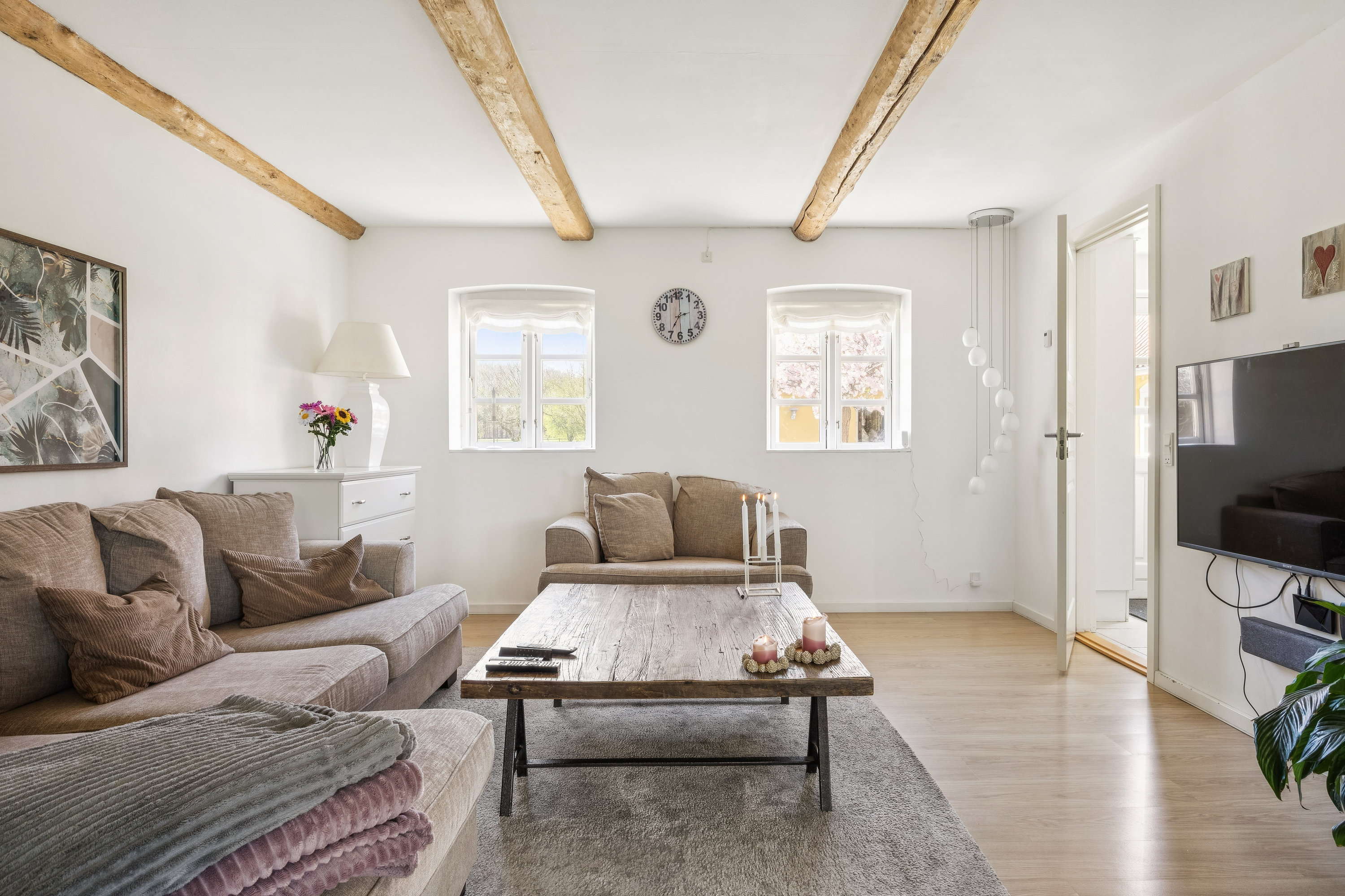 Fremhævet stue billede i fuldskærmstilstand. Billede af Overdrevsvejen 114, Lellinge, 4600 Køge