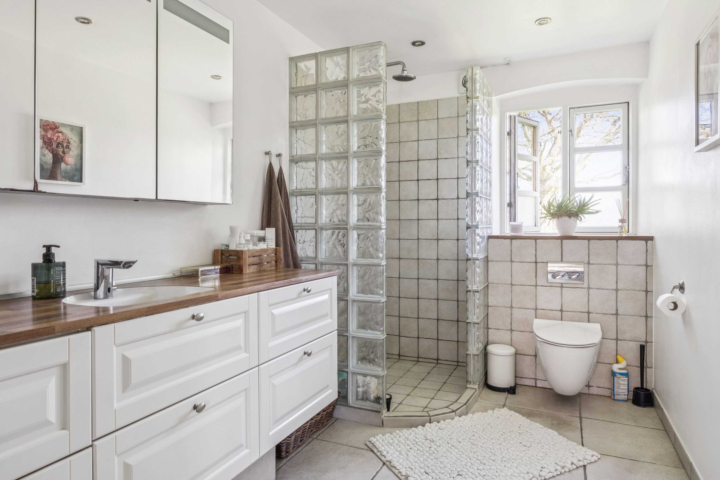 Fremhævet badeværelse billede i fuldskærmstilstand. Billede af Overdrevsvejen 114, Lellinge, 4600 Køge