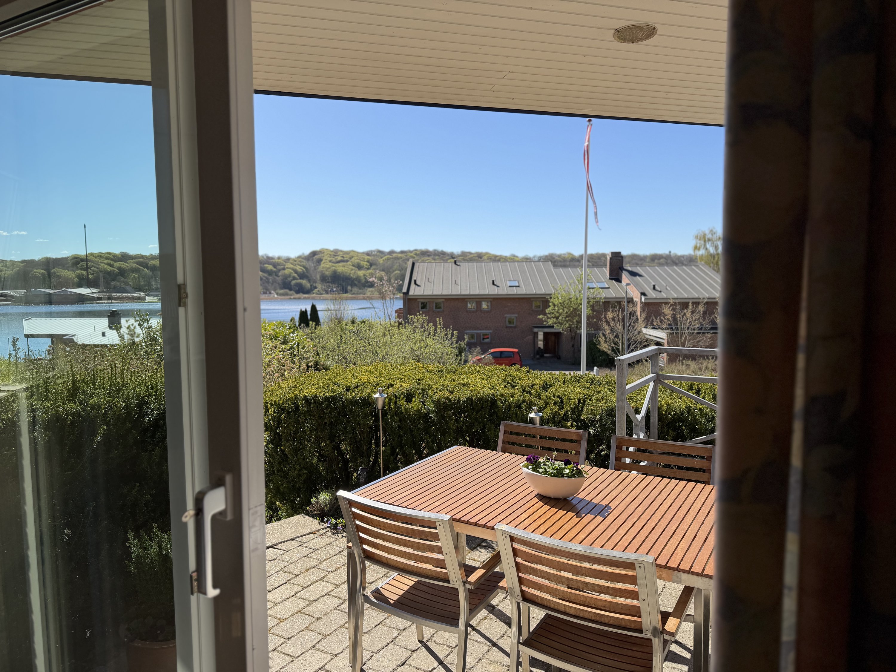 Fremhævet terrasse billede i fuldskærmstilstand. Billede af Fyrbakken 8, 9500 Hobro