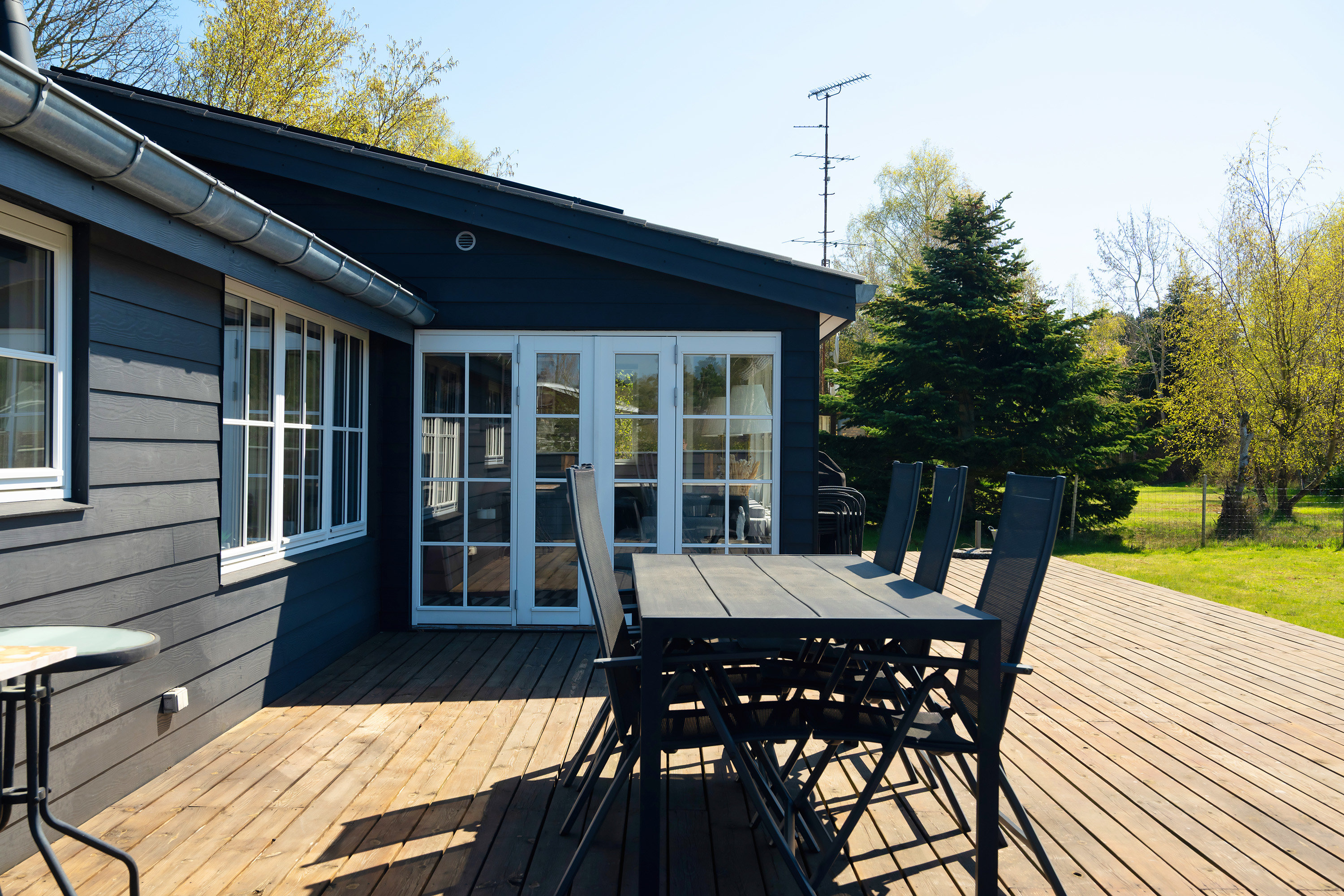Fremhævet terrasse billede i fuldskærmstilstand. Billede af Irisvej 12, Marielyst, 4873 Væggerløse