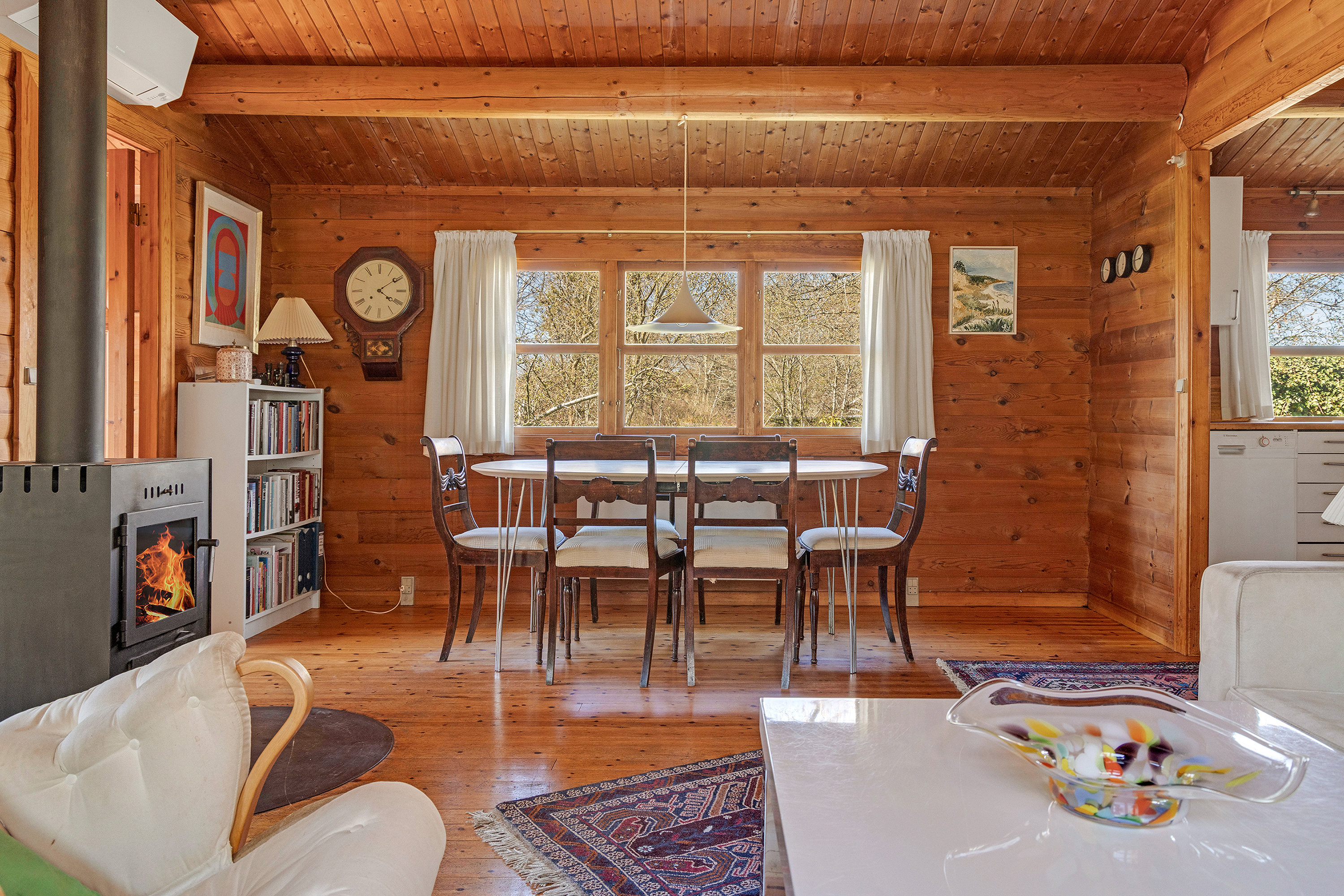 Fremhævet stue billede i fuldskærmstilstand. Billede af Riishøj-Åsen 5, Rågeleje, 3210 Vejby