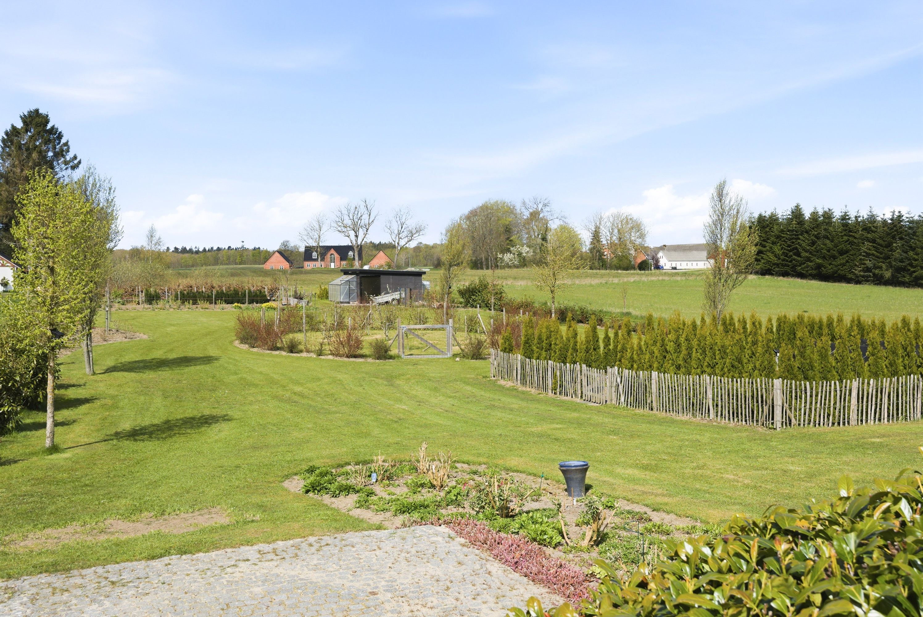 Fremhævet have billede i fuldskærmstilstand. Billede af Overtvedvej 16, Allesø, 5270 Odense N