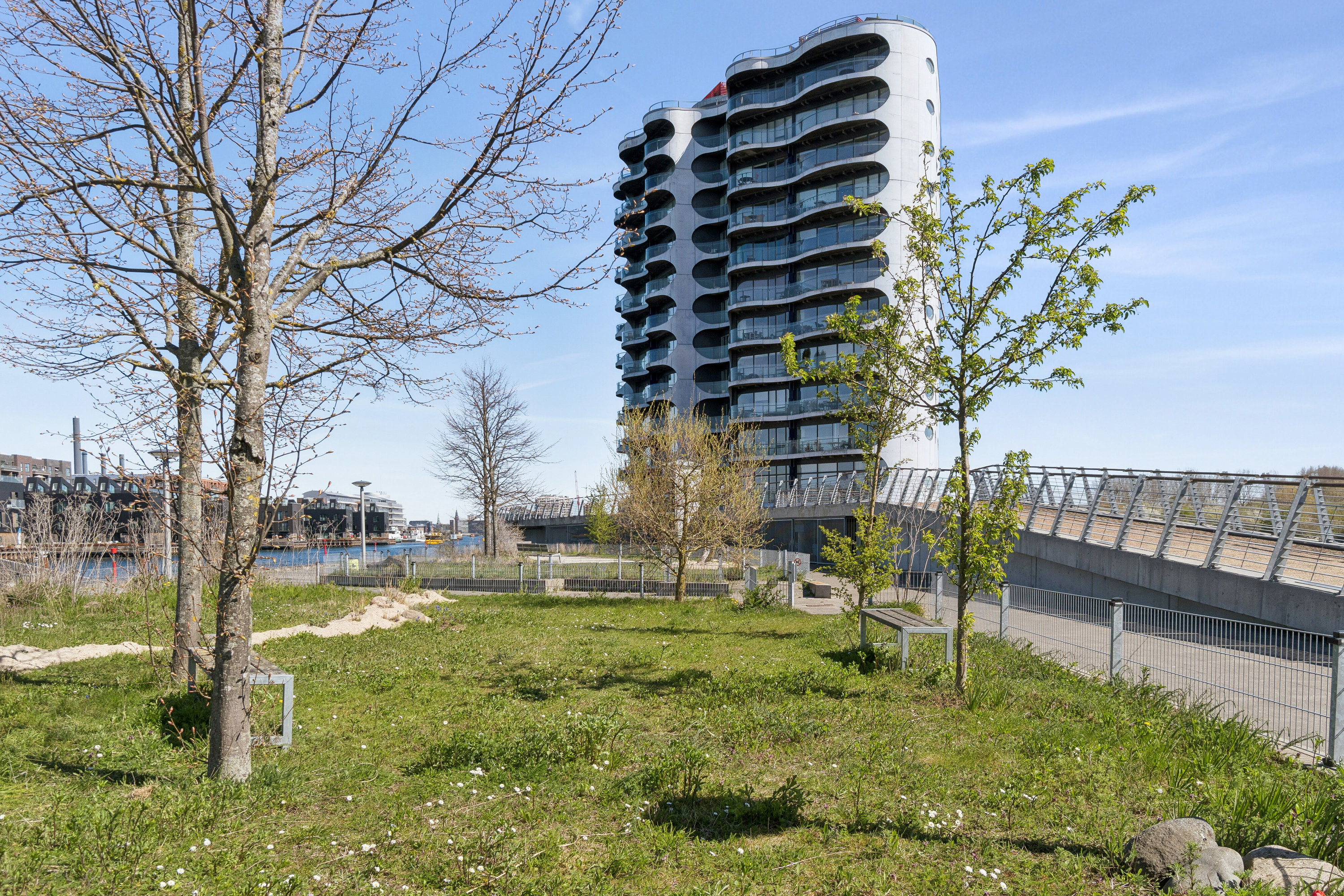 Fremhævet facade billede i fuldskærmstilstand. Billede af Oscar Pettifords Vej 29, 7. th., 2450 København SV