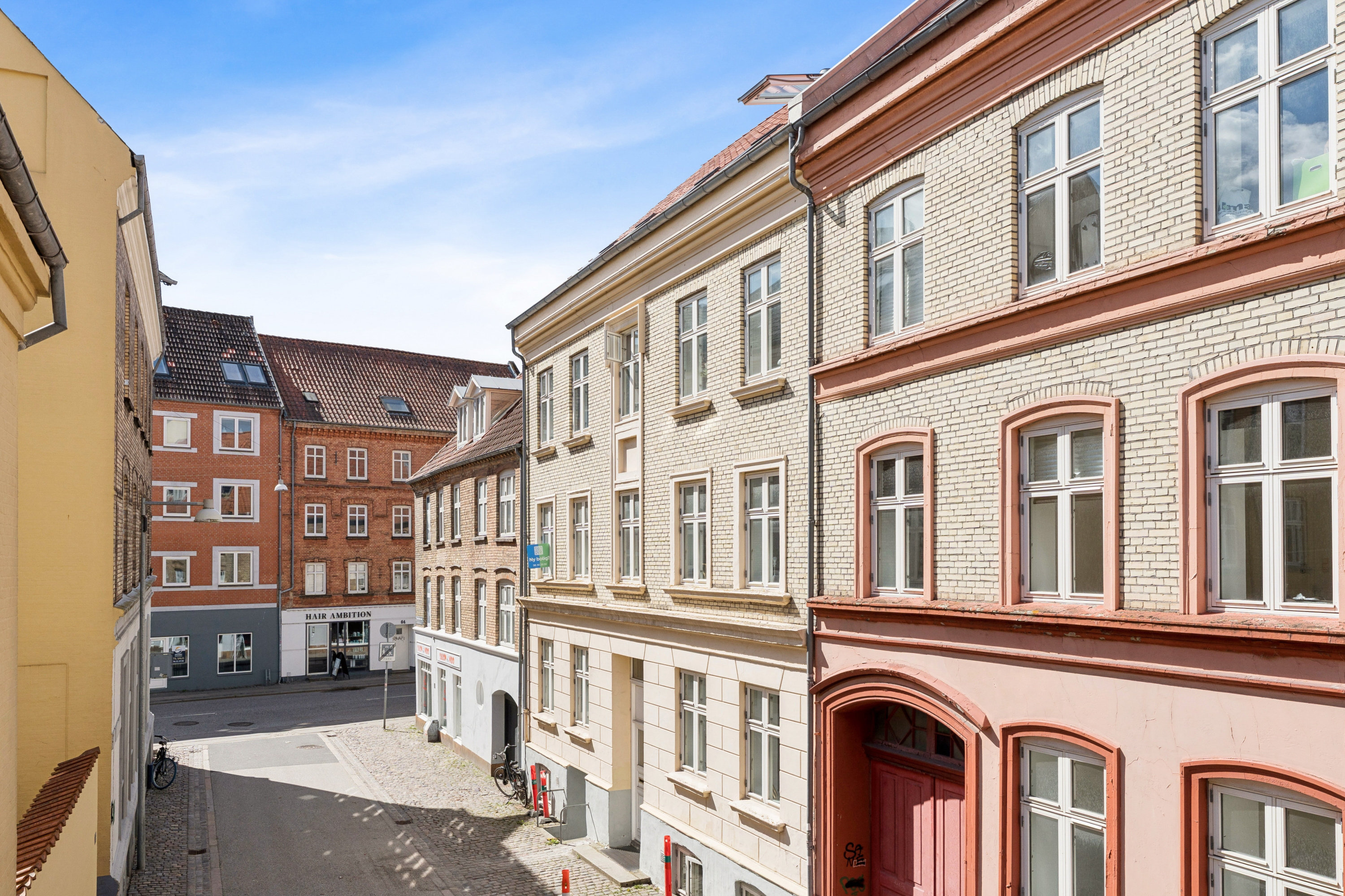 Fremhævet andet billede i fuldskærmstilstand. Billede af Peder Barkes Gade 46, 1. tv., 9000 Aalborg
