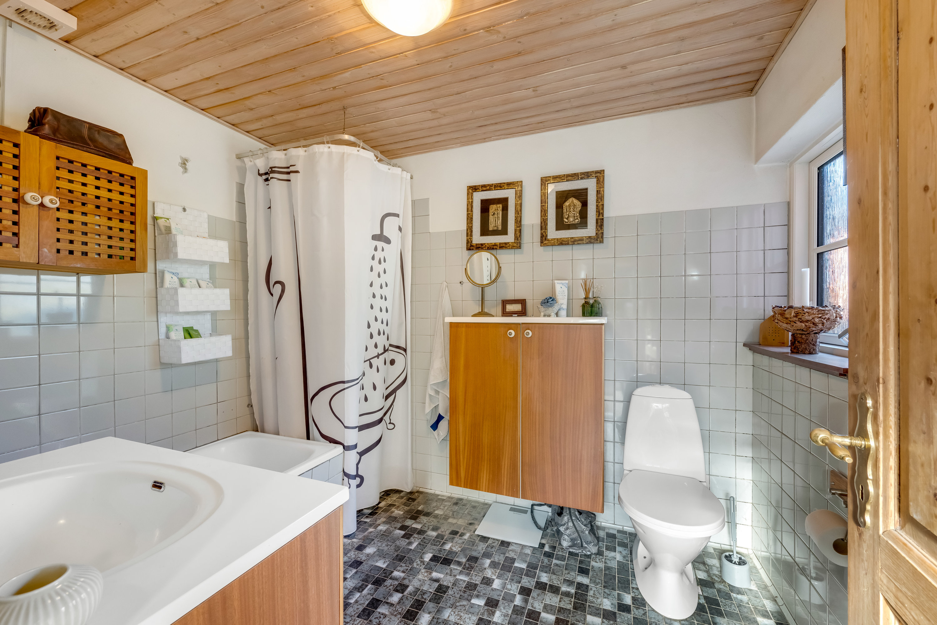 Fremhævet toilet billede i fuldskærmstilstand. Billede af No-Bygade 6, No, 6950 Ringkøbing