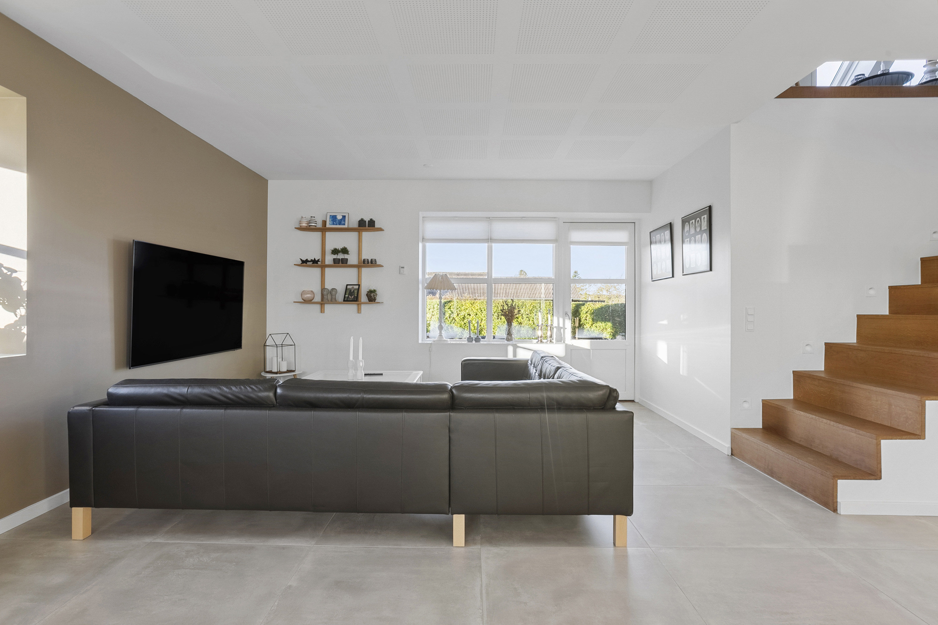 Fremhævet stue billede i fuldskærmstilstand. Billede af Godthåbsvej 1, Astrup, 9800 Hjørring