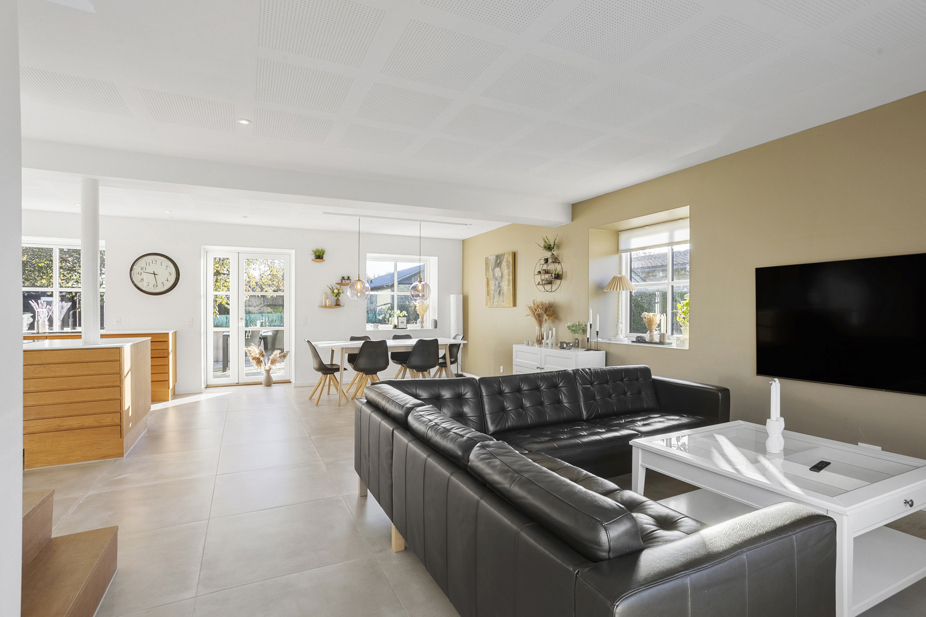 Fremhævet stue billede i fuldskærmstilstand. Billede af Godthåbsvej 1, Astrup, 9800 Hjørring