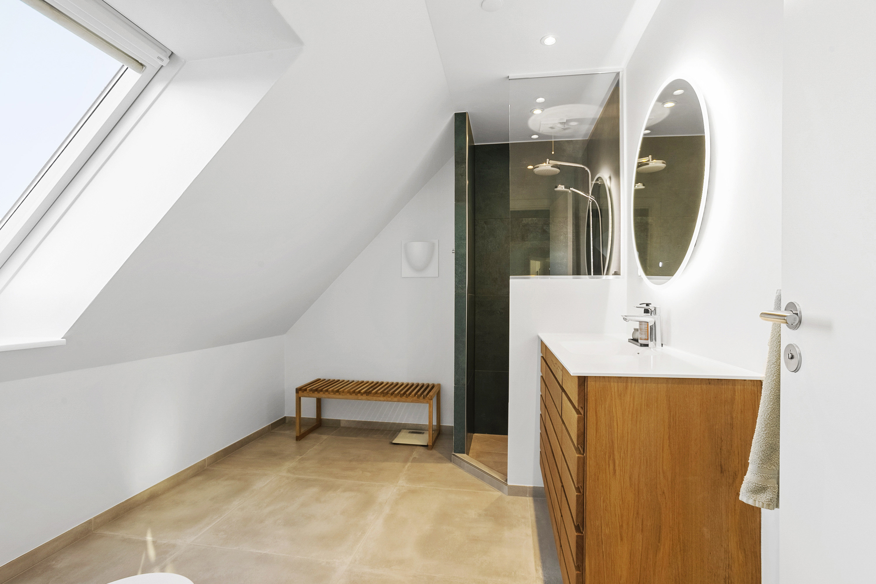 Fremhævet badeværelse billede i fuldskærmstilstand. Billede af Godthåbsvej 1, Astrup, 9800 Hjørring