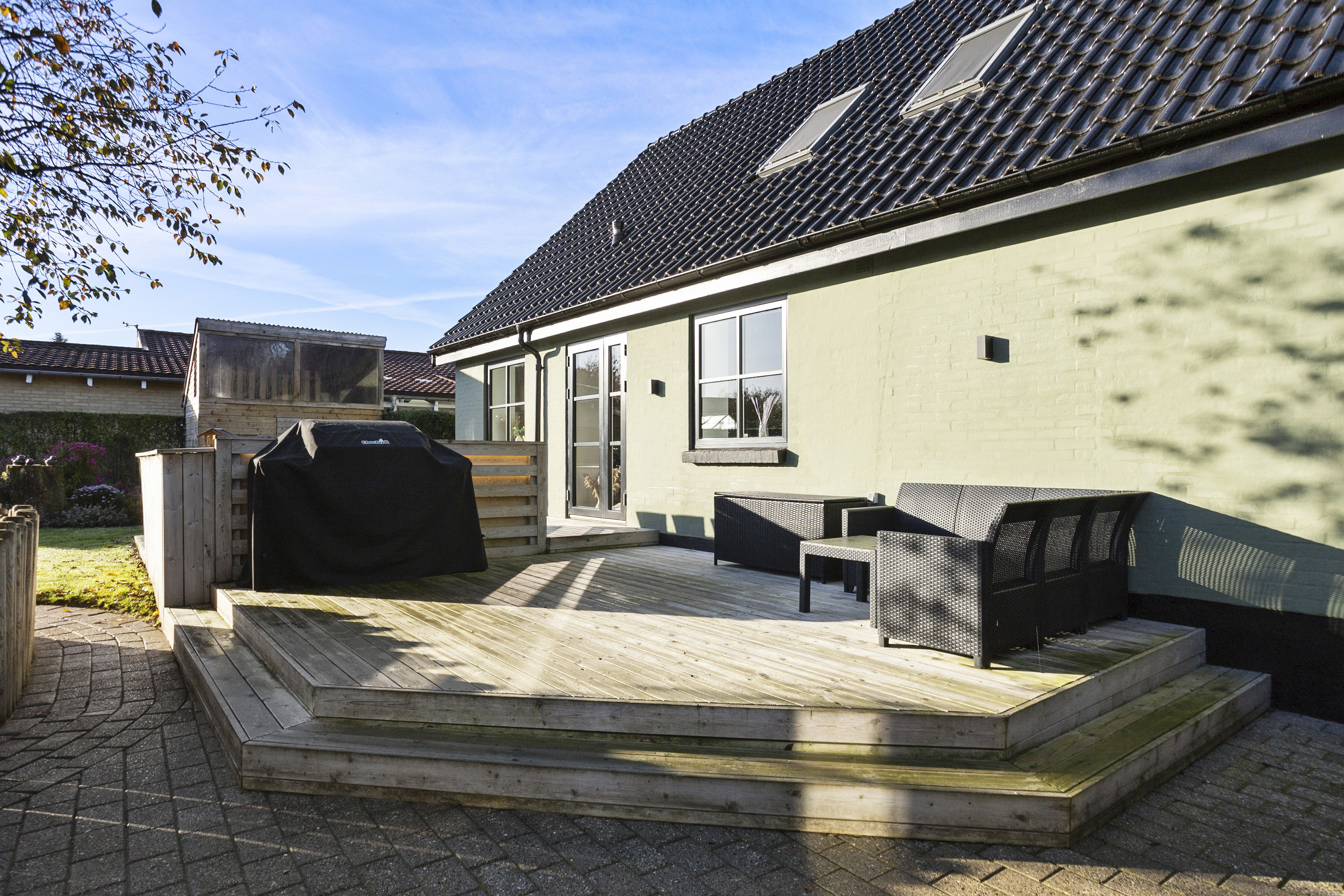 Fremhævet terrasse billede i fuldskærmstilstand. Billede af Godthåbsvej 1, Astrup, 9800 Hjørring