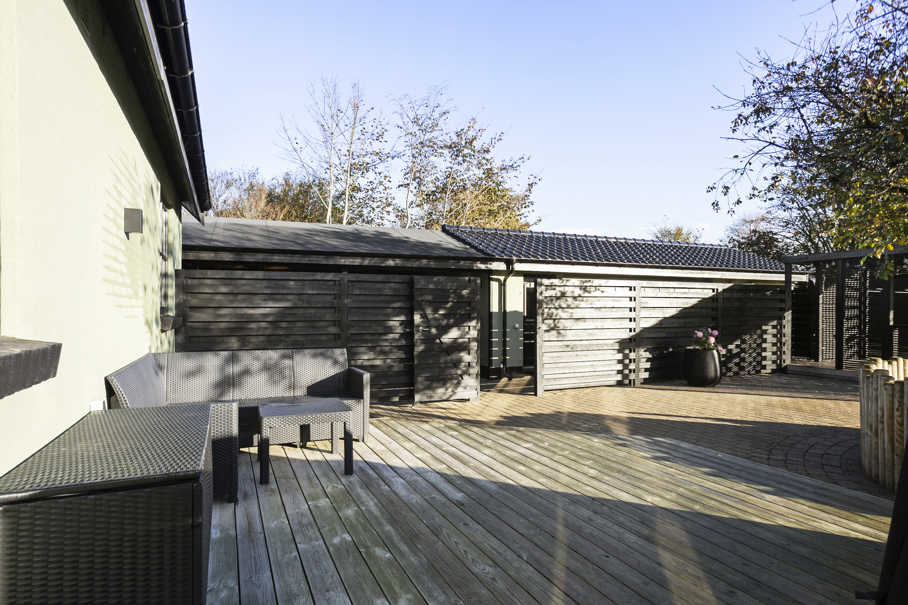 Fremhævet terrasse billede i fuldskærmstilstand. Billede af Godthåbsvej 1, Astrup, 9800 Hjørring