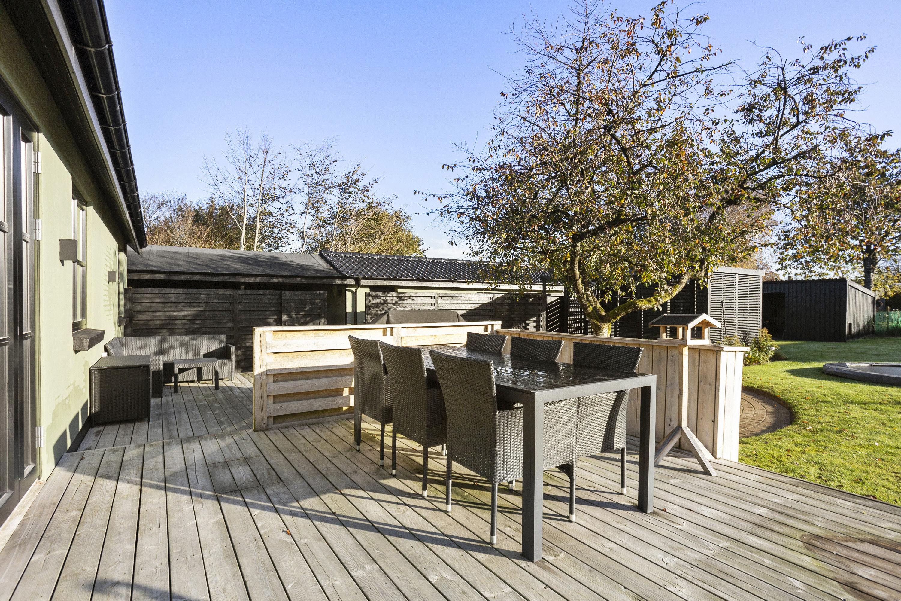 Fremhævet terrasse billede i fuldskærmstilstand. Billede af Godthåbsvej 1, Astrup, 9800 Hjørring