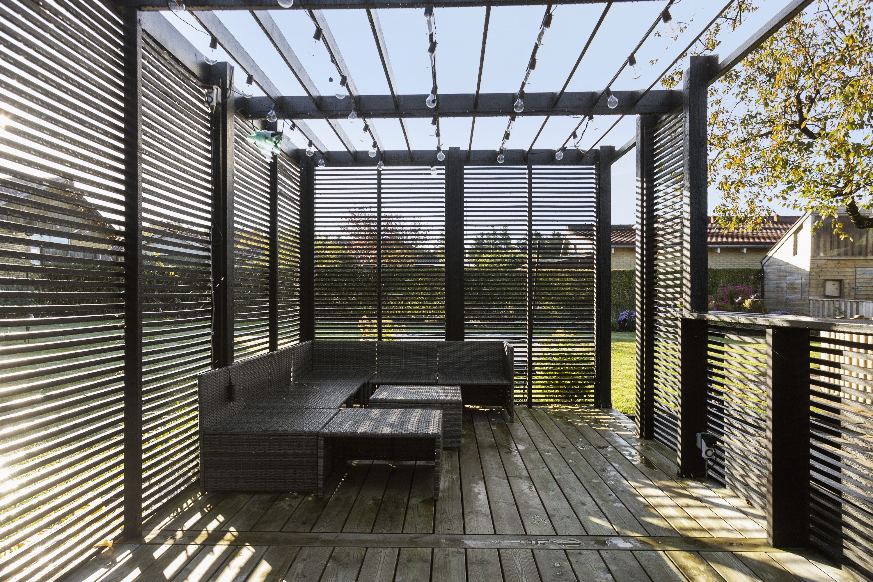 Fremhævet terrasse billede i fuldskærmstilstand. Billede af Godthåbsvej 1, Astrup, 9800 Hjørring