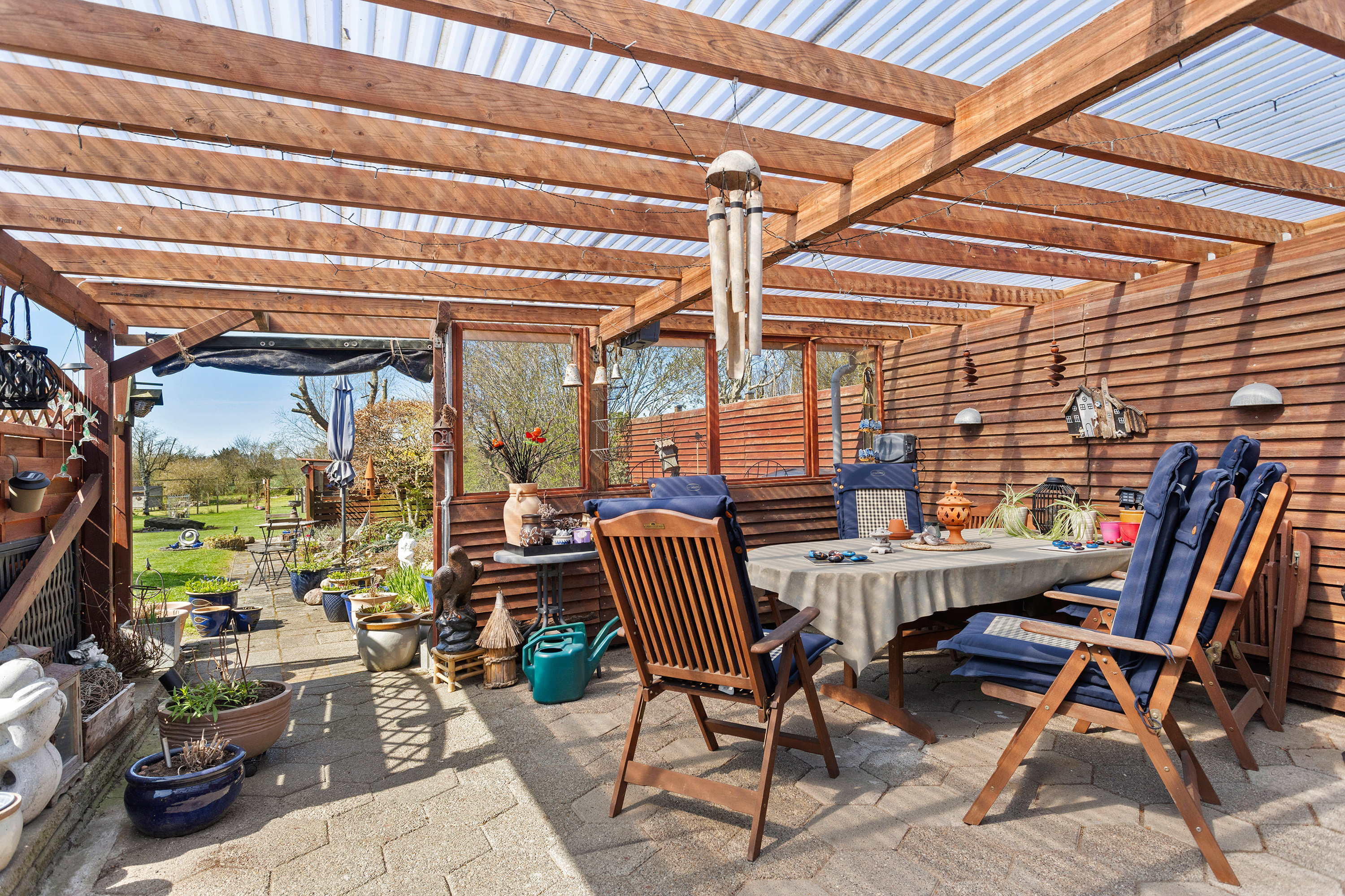 Fremhævet overdækket terrasse billede i fuldskærmstilstand. Billede af Volstrupvej 79, 9300 Sæby