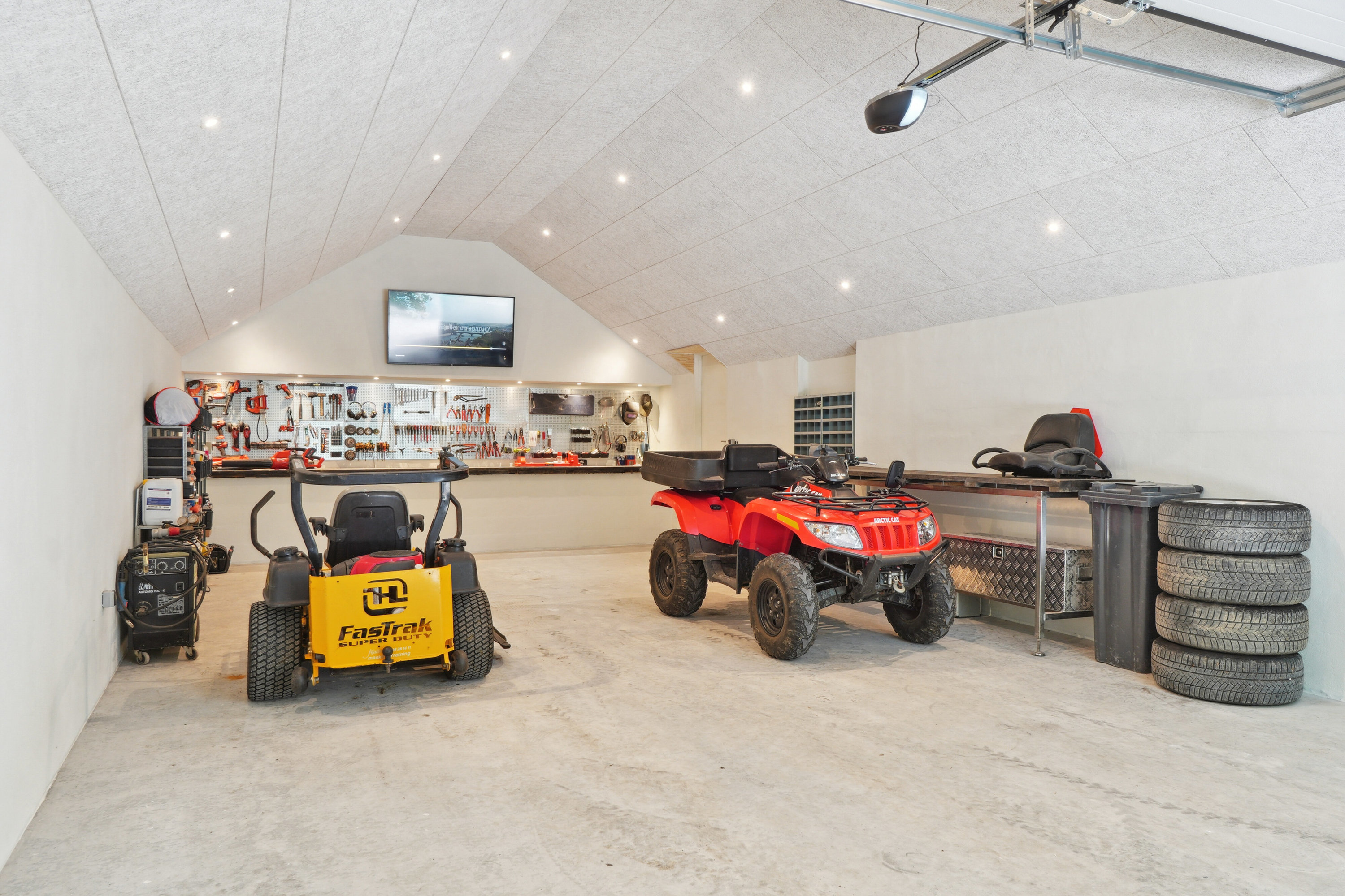 Fremhævet garage billede i fuldskærmstilstand. Billede af Rosenhøjvej 25, Åsted, 9900 Frederikshavn