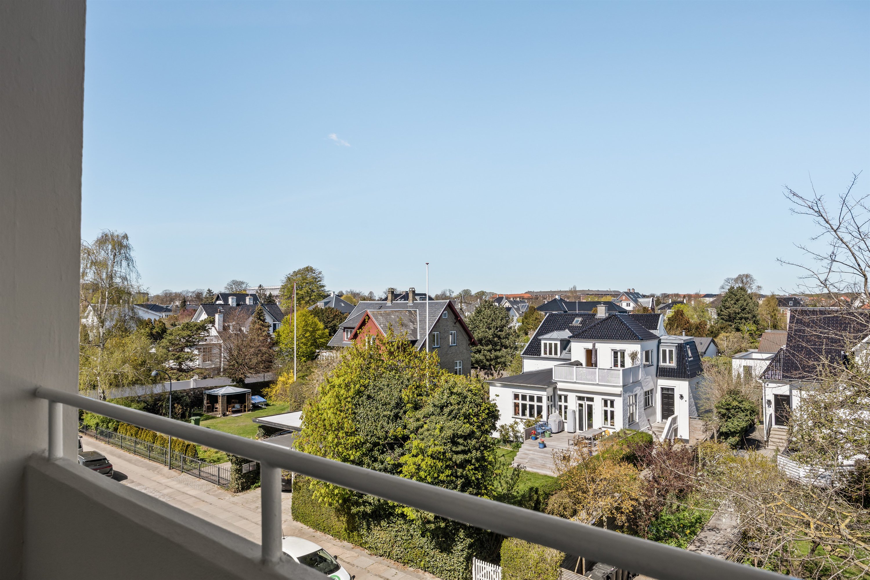 Fremhævet andet billede i fuldskærmstilstand. Billede af Lille Strandvej 26, 3. 4., 2900 Hellerup
