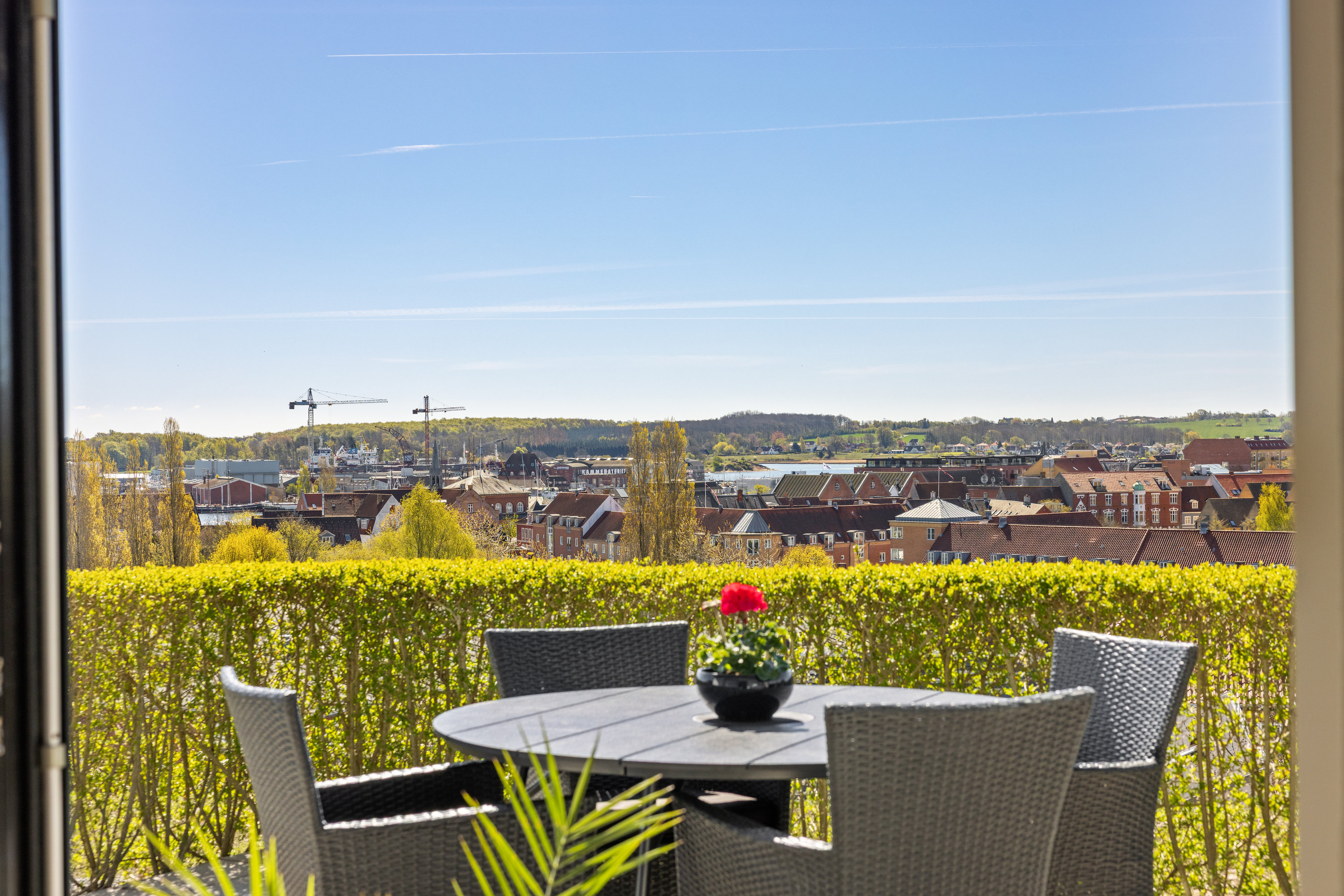 Fremhævet terrasse billede i fuldskærmstilstand. Billede af Udsigten 6, 5700 Svendborg