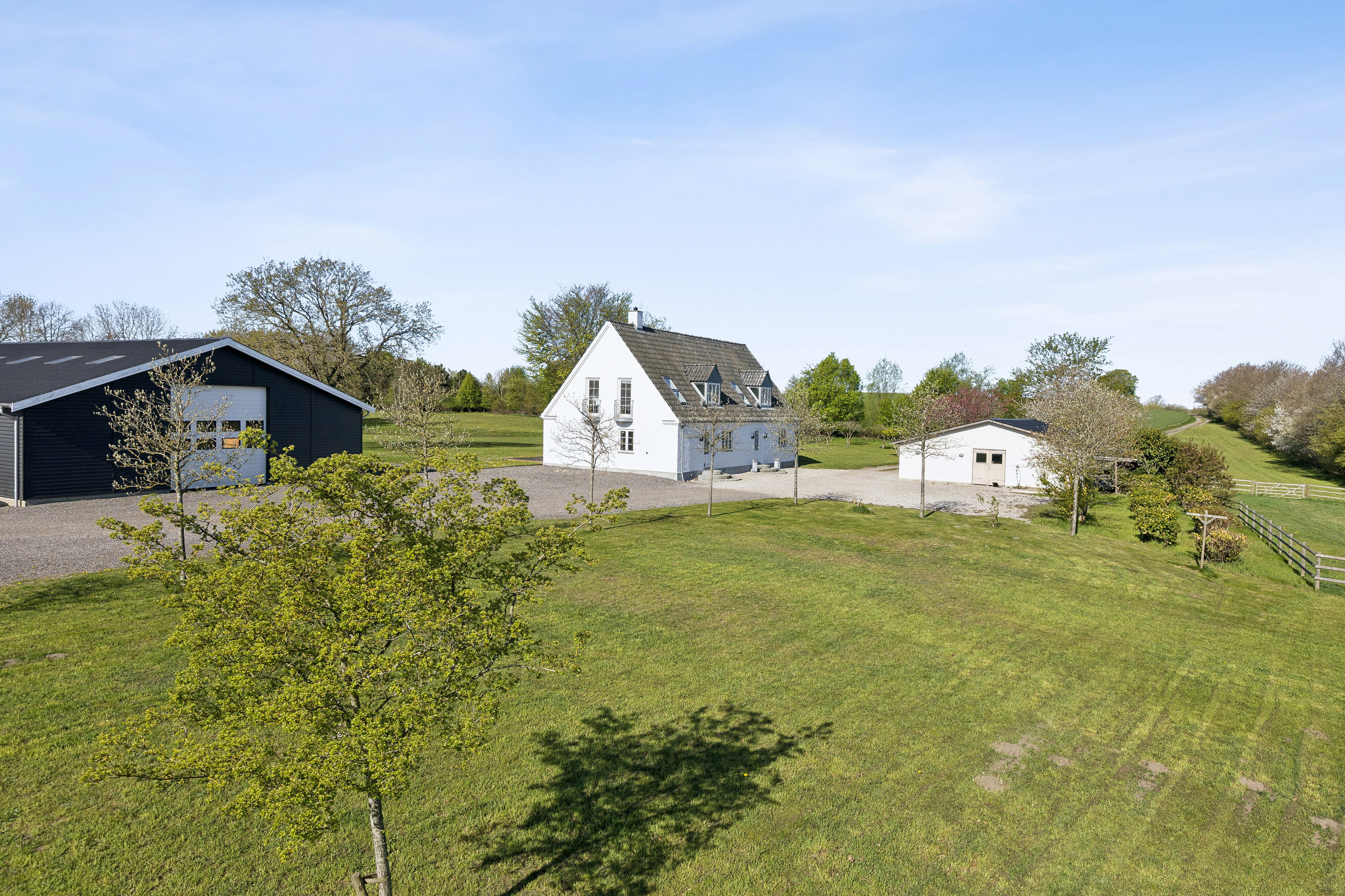 Fremhævet set fra haven billede i fuldskærmstilstand. Billede af Stårbyvej 13, 4735 Mern