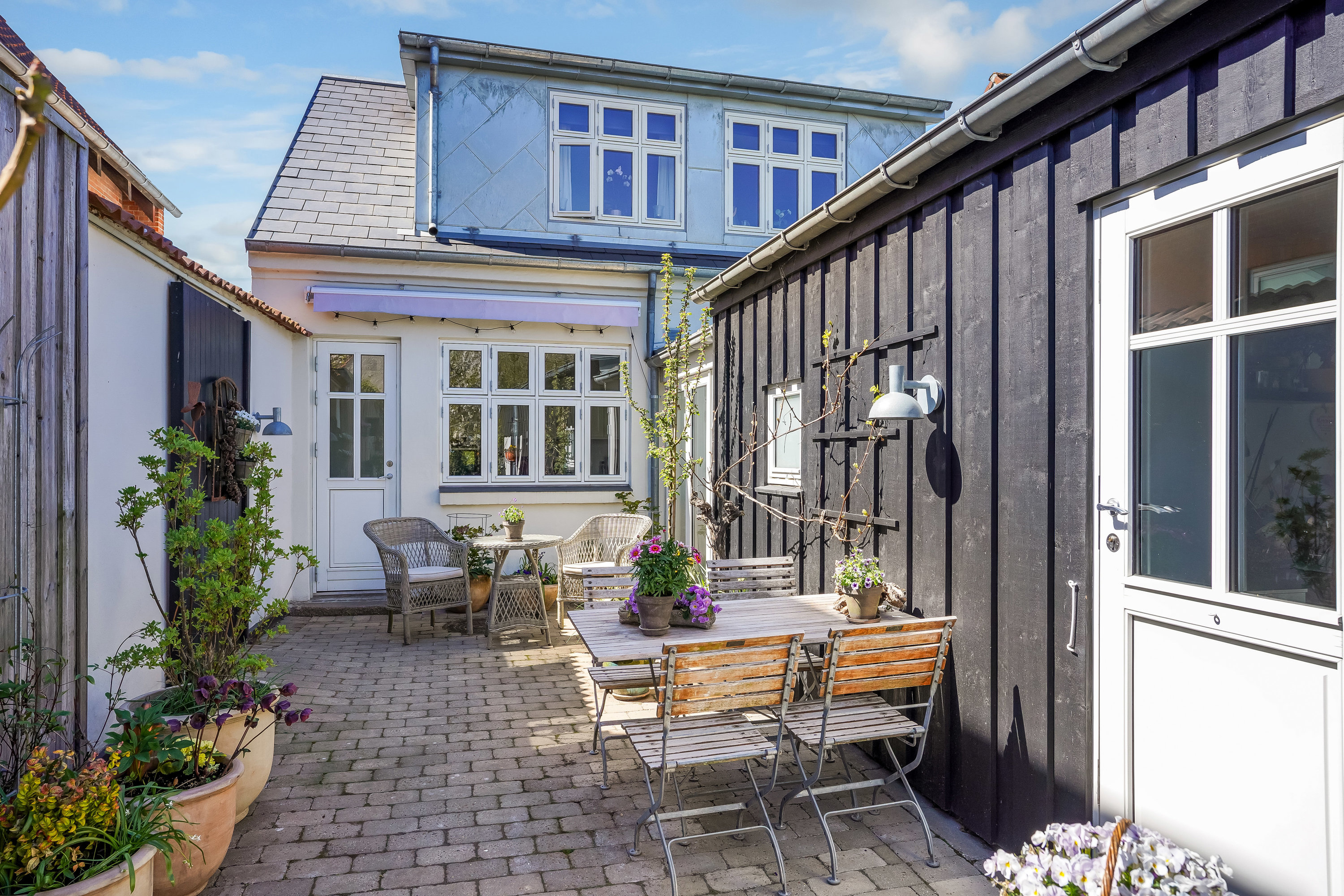 Fremhævet terrasse billede i fuldskærmstilstand. Billede af Hunderupvej 106, 5230 Odense M