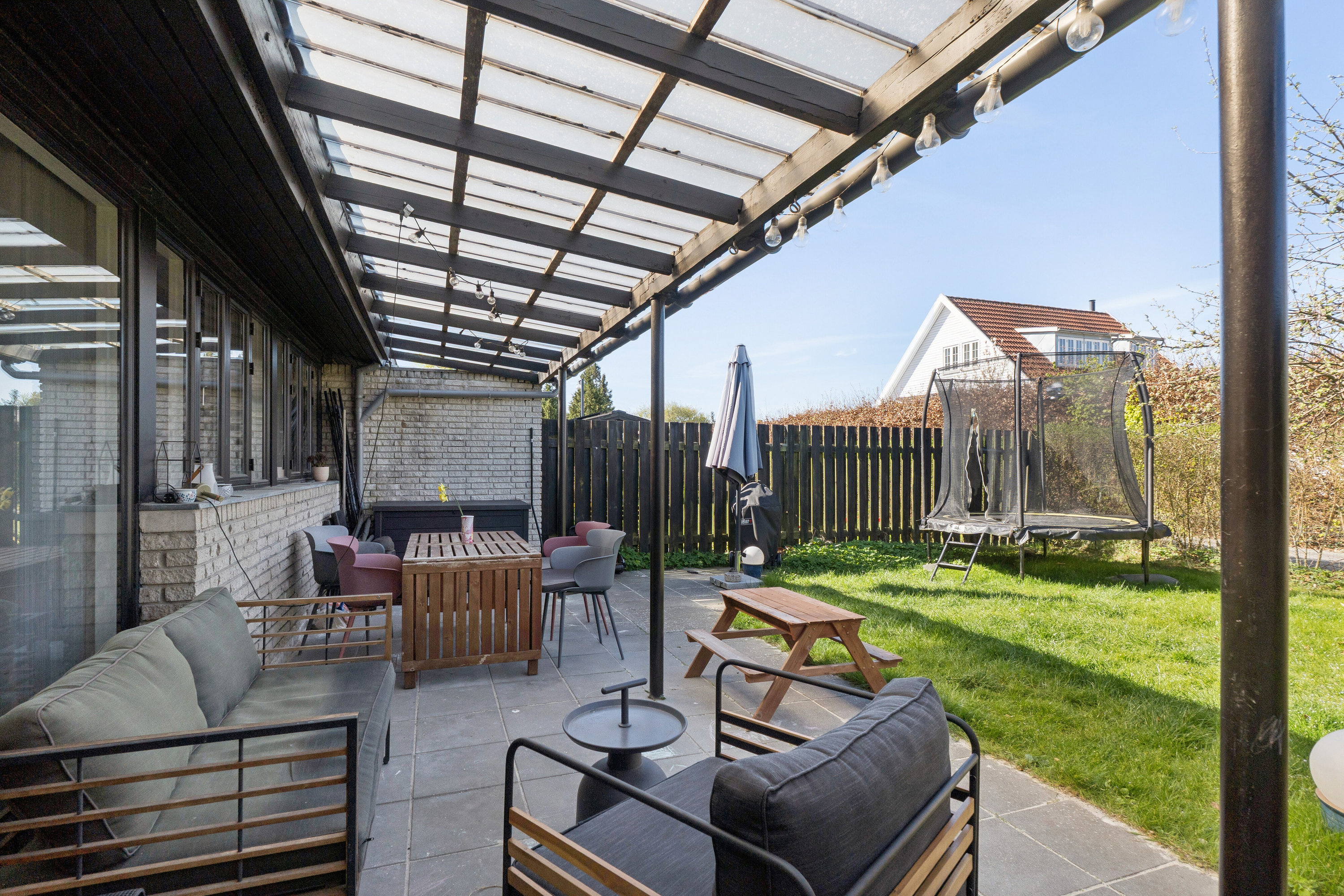 Fremhævet overdækket terrasse billede i fuldskærmstilstand. Billede af Knud Anchers Vej 70B, 2610 Rødovre