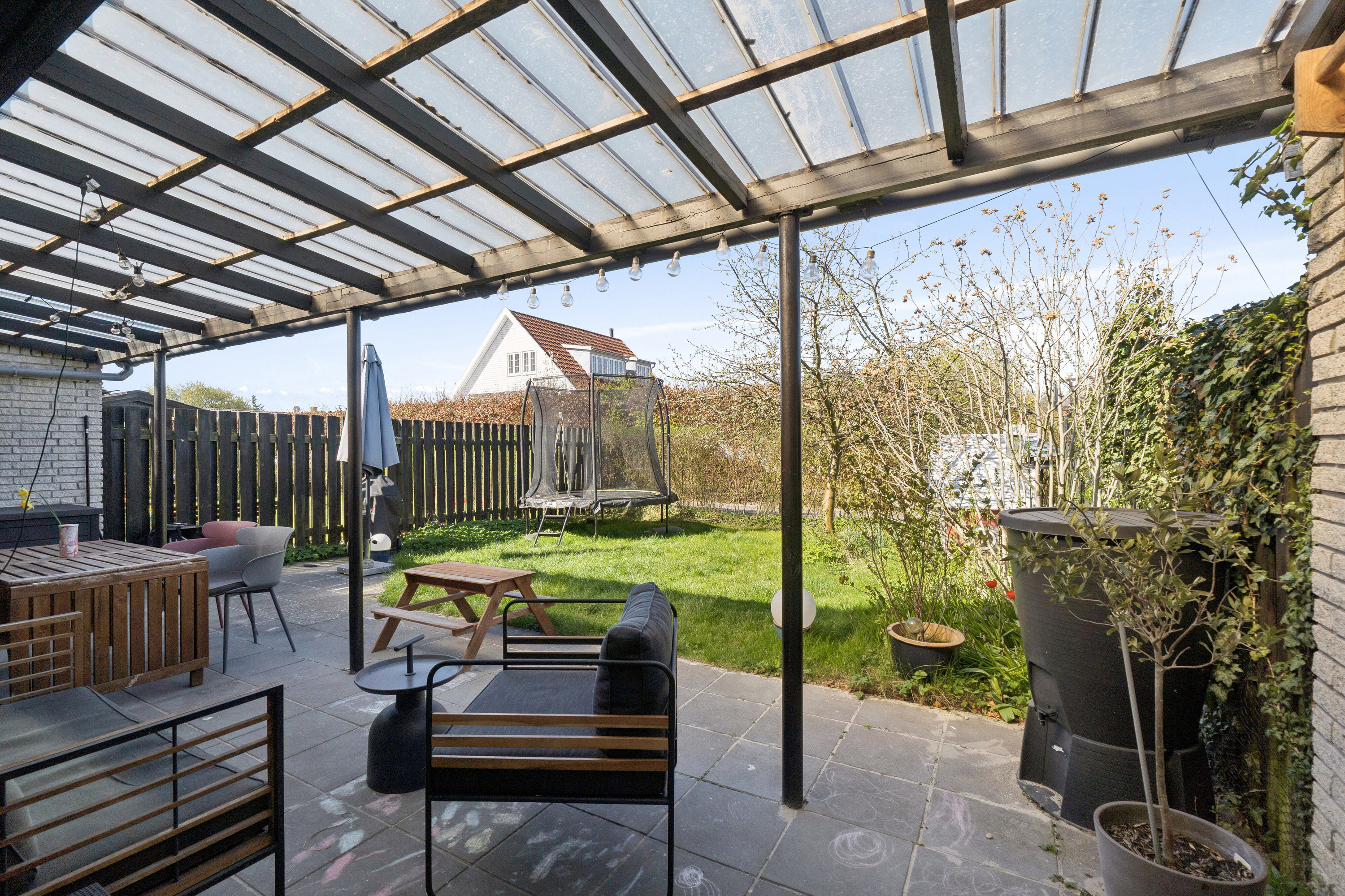 Fremhævet overdækket terrasse billede i fuldskærmstilstand. Billede af Knud Anchers Vej 70B, 2610 Rødovre