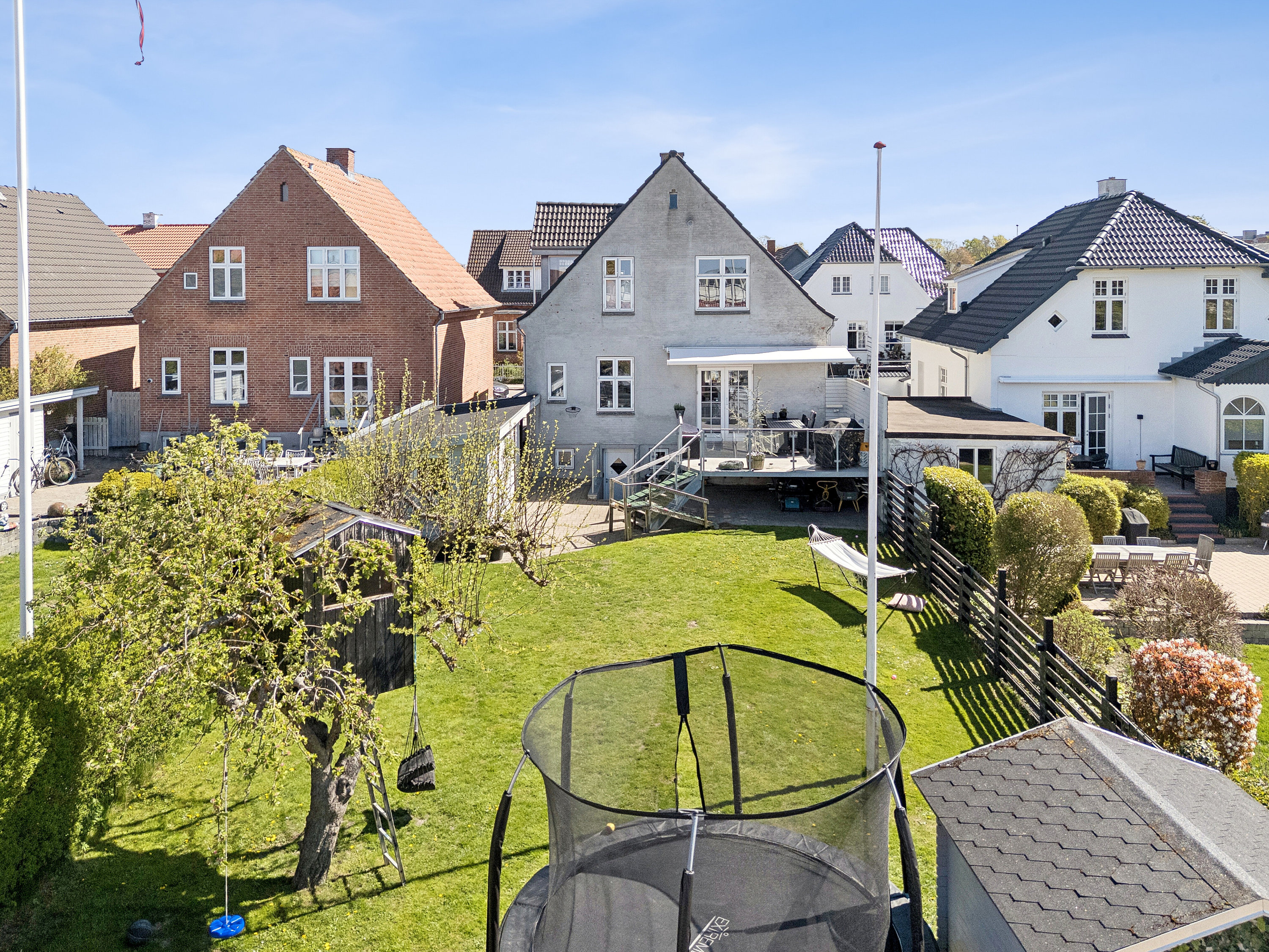 Fremhævet set fra haven billede i fuldskærmstilstand. Billede af Fredensgade 10, 4200 Slagelse