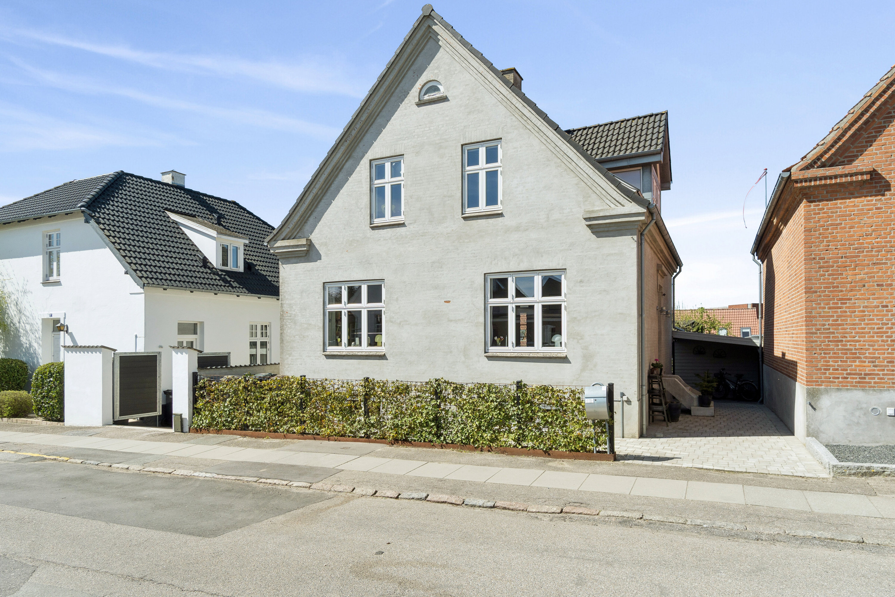 Fremhævet set fra vejen billede i fuldskærmstilstand. Billede af Fredensgade 10, 4200 Slagelse