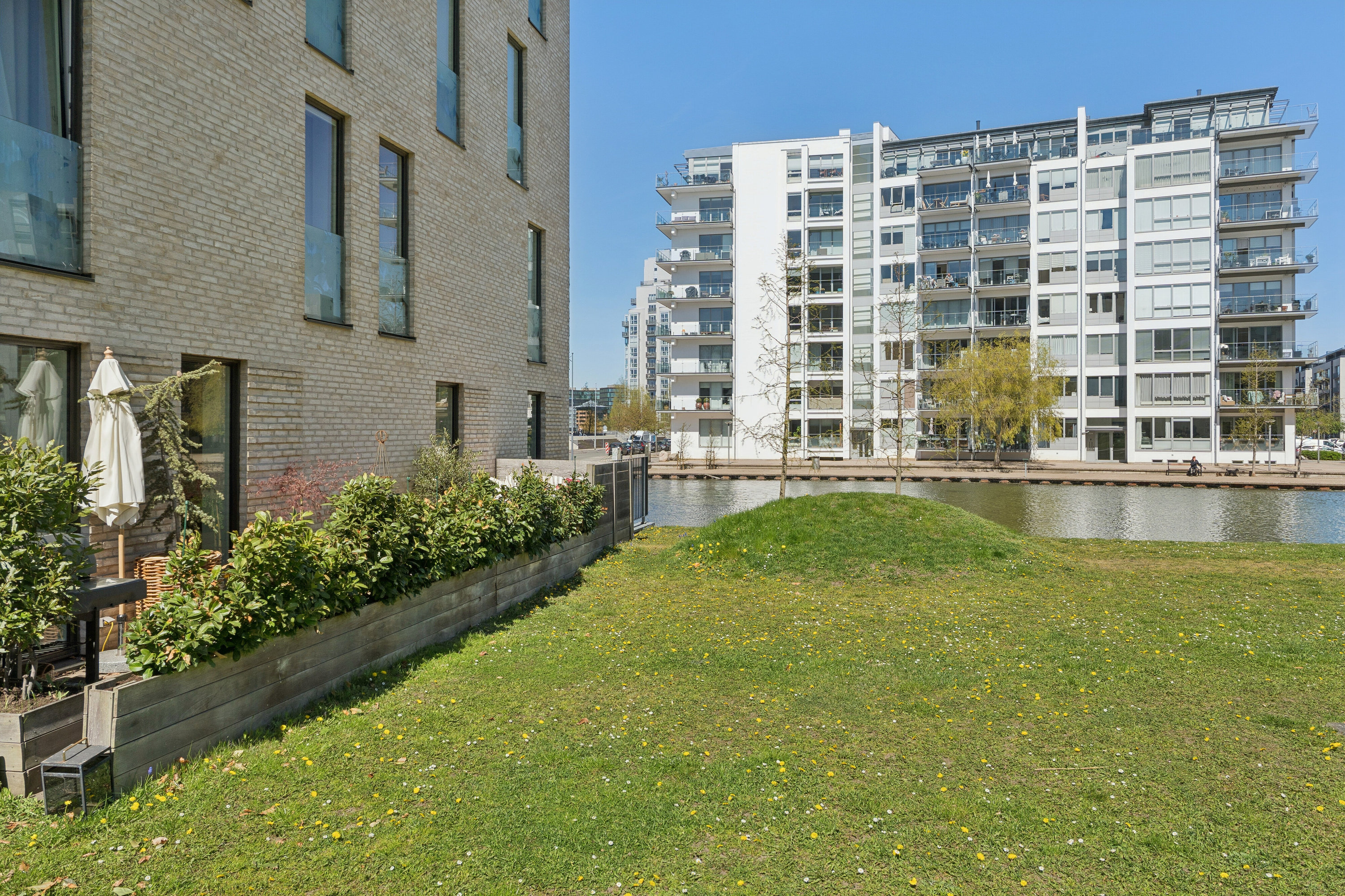 Fremhævet set fra haven billede i fuldskærmstilstand. Billede af Islands Brygge 77A, st.. tv., 2300 København S