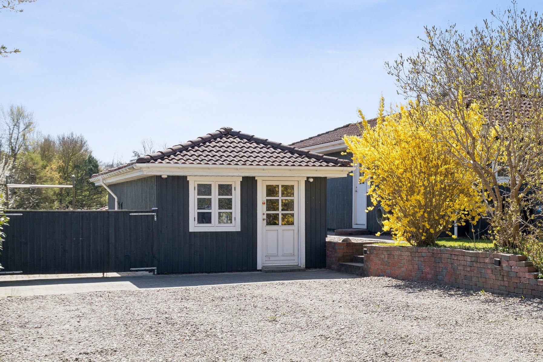 Fremhævet udendørs billede i fuldskærmstilstand. Billede af Hermelinvej 10, 3390 Hundested