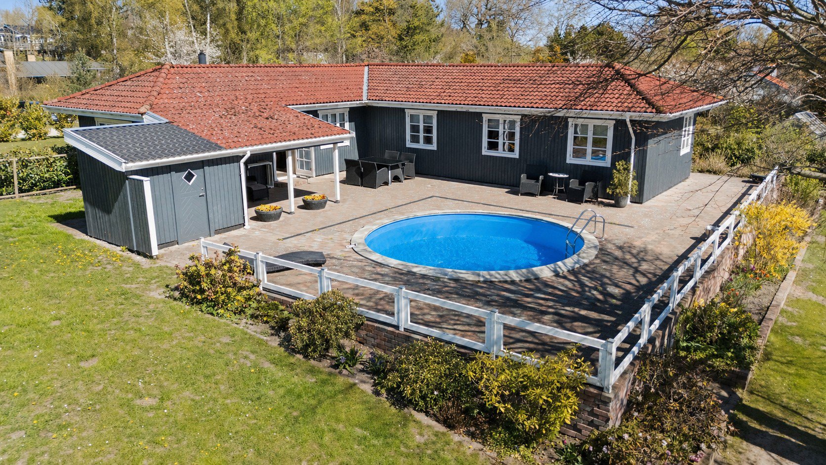 Fremhævet terrasse billede i fuldskærmstilstand. Billede af Hermelinvej 10, 3390 Hundested