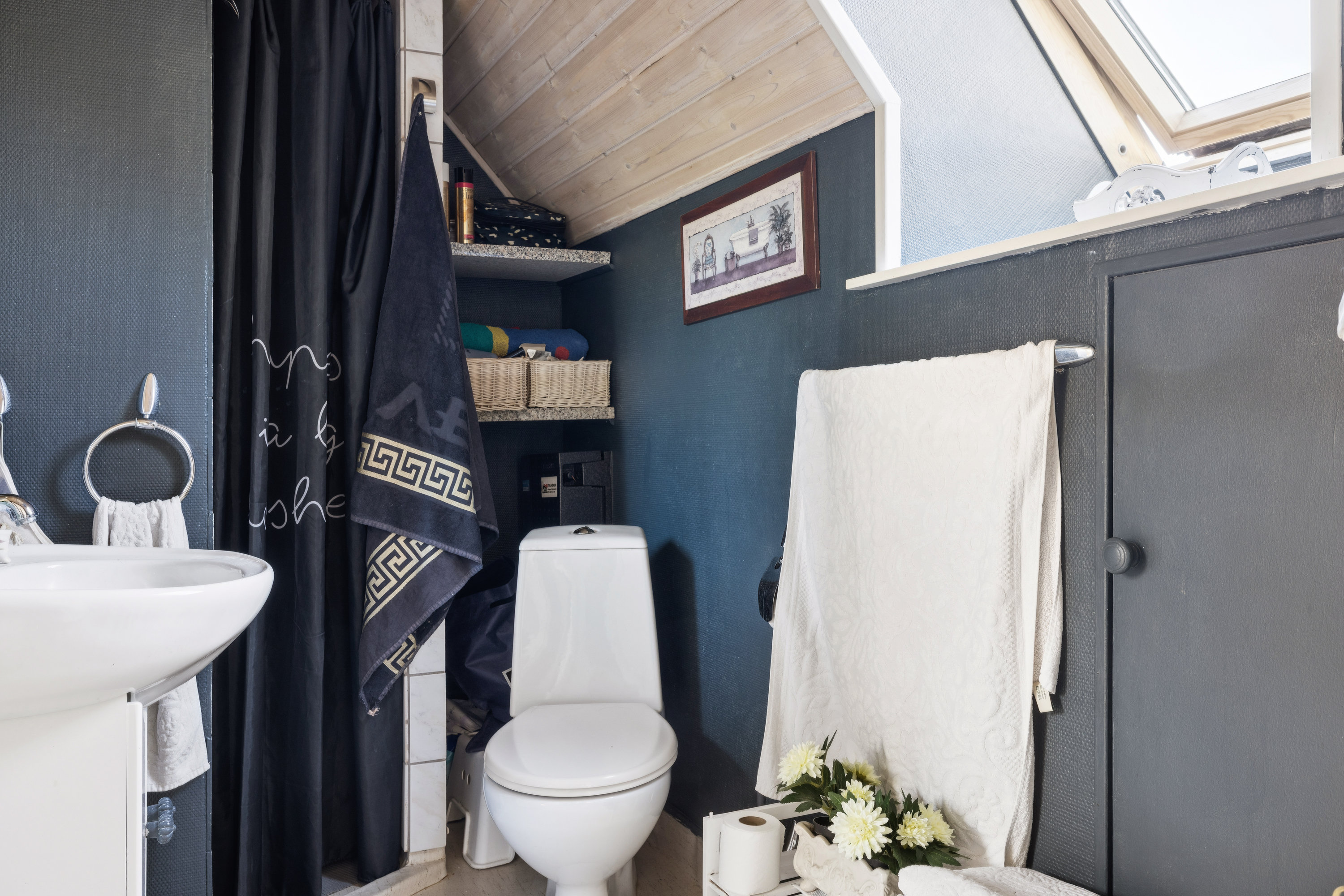 Fremhævet badeværelse billede i fuldskærmstilstand. Billede af Ramsherred 3, 5610 Assens