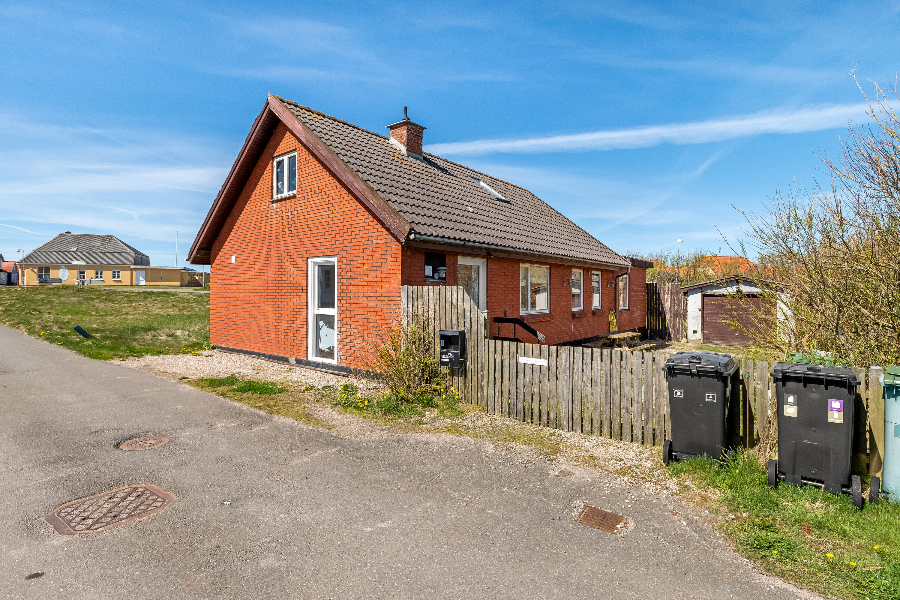 Fremhævet ejendommen billede i fuldskærmstilstand. Billede af Solitudevej 1, Ferring, 7620 Lemvig