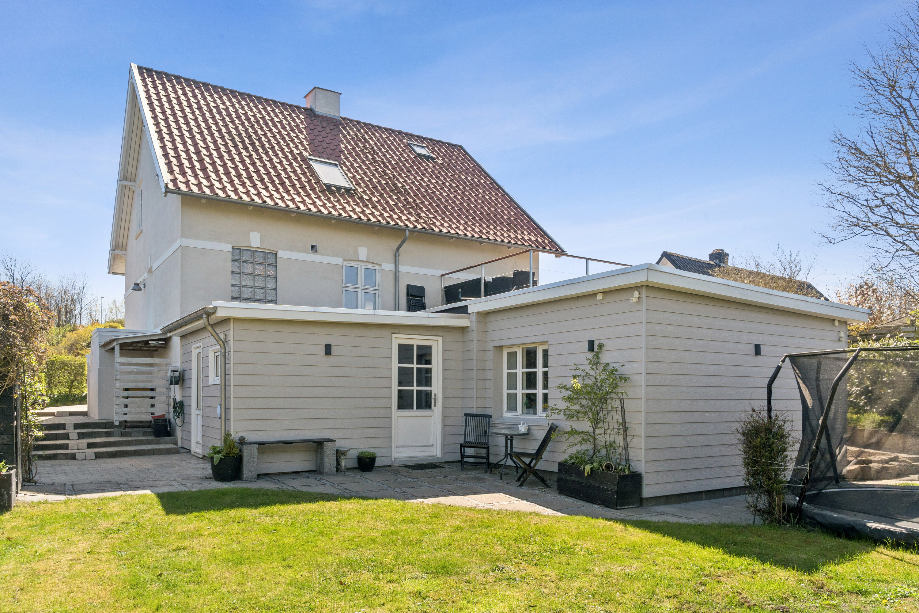 Fremhævet set fra haven billede i fuldskærmstilstand. Billede af Jelshøjvænget 12, Skåde, 8270 Højbjerg