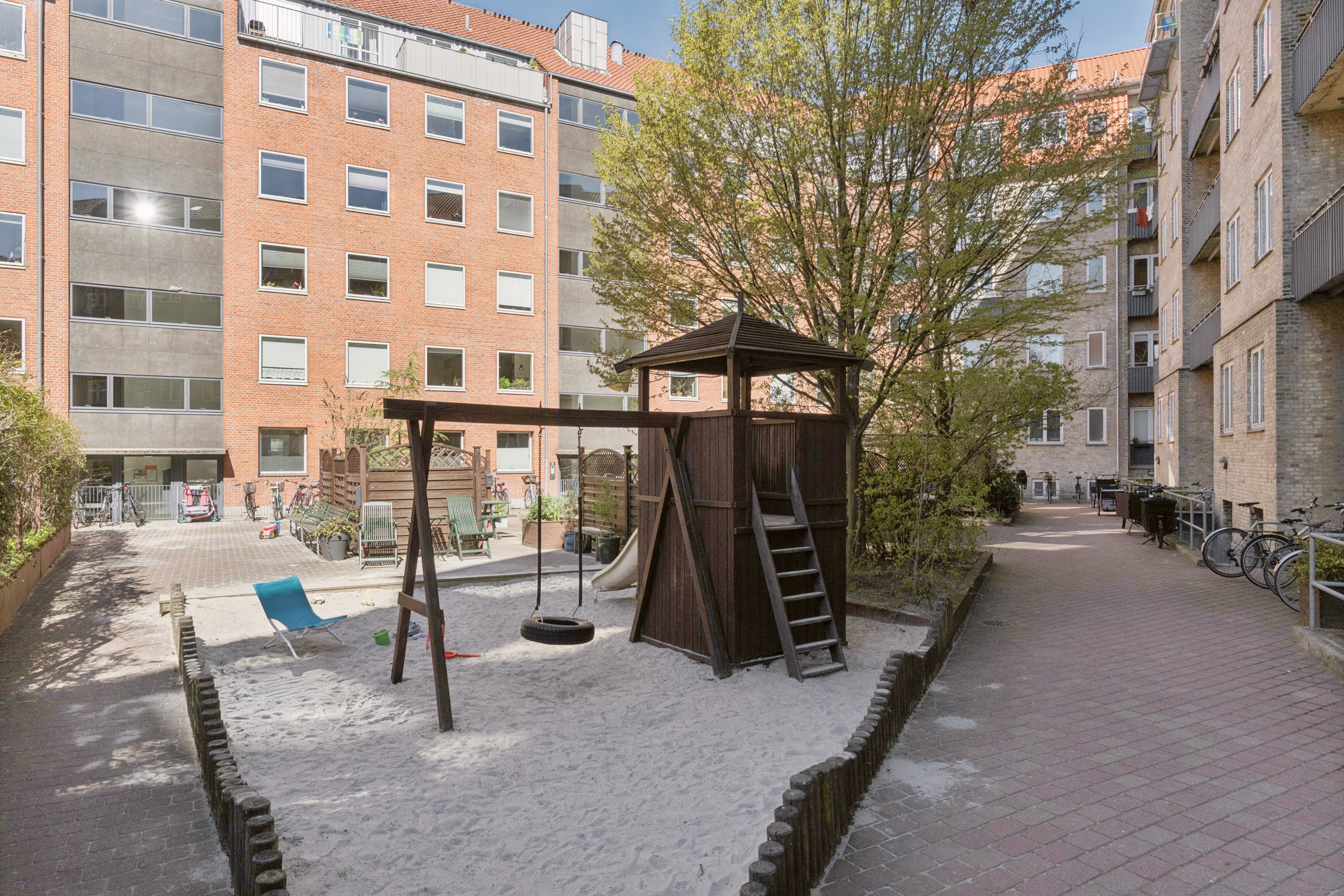 Fremhævet andet billede i fuldskærmstilstand. Billede af Victor Bendix Gade 18, 5. th., 2100 København Ø