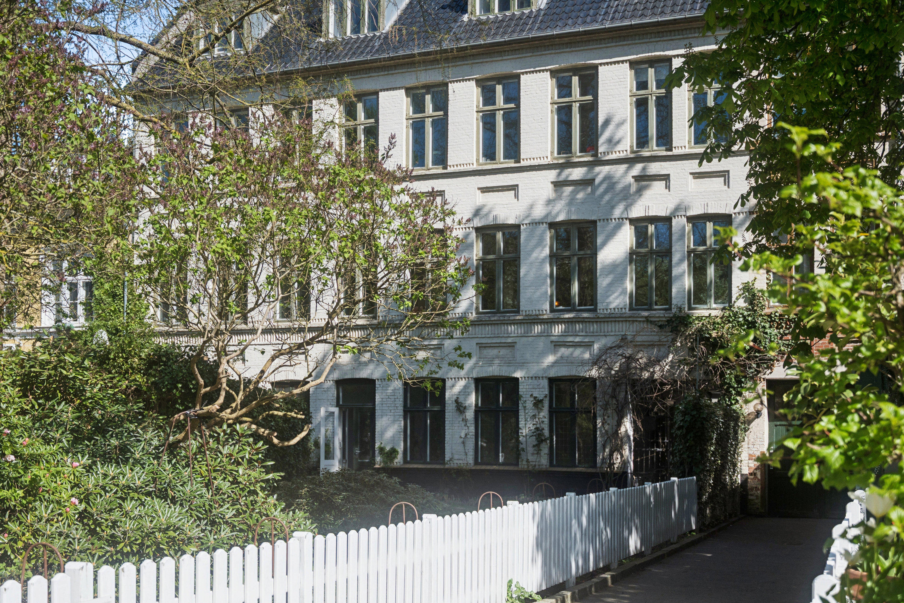 Fremhævet andet billede i fuldskærmstilstand. Billede af Allegade 8E, 1., 2000 Frederiksberg