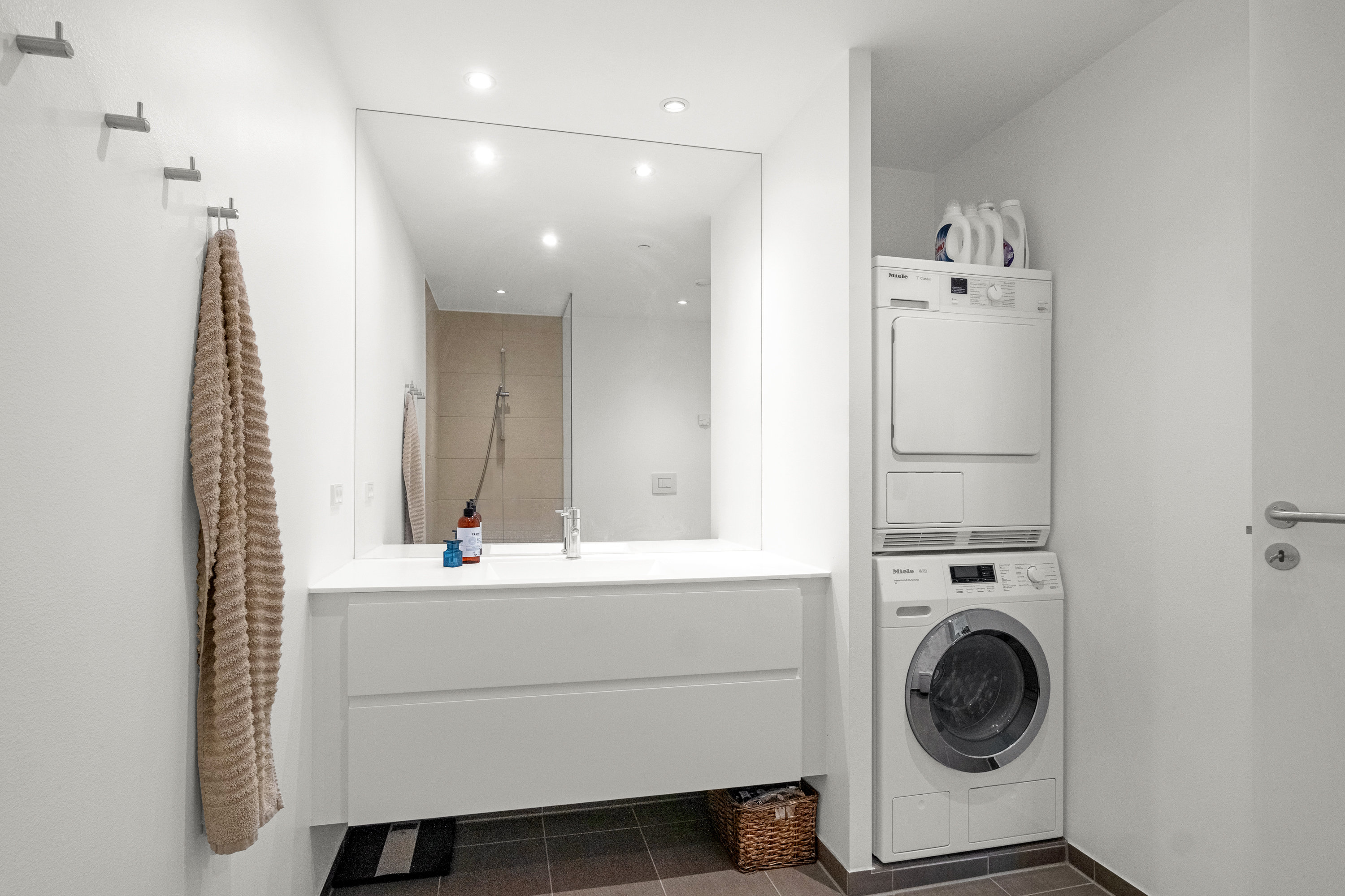 Fremhævet badeværelse billede i fuldskærmstilstand. Billede af Ceres Allé 7, 16. 1., 8000 Aarhus C