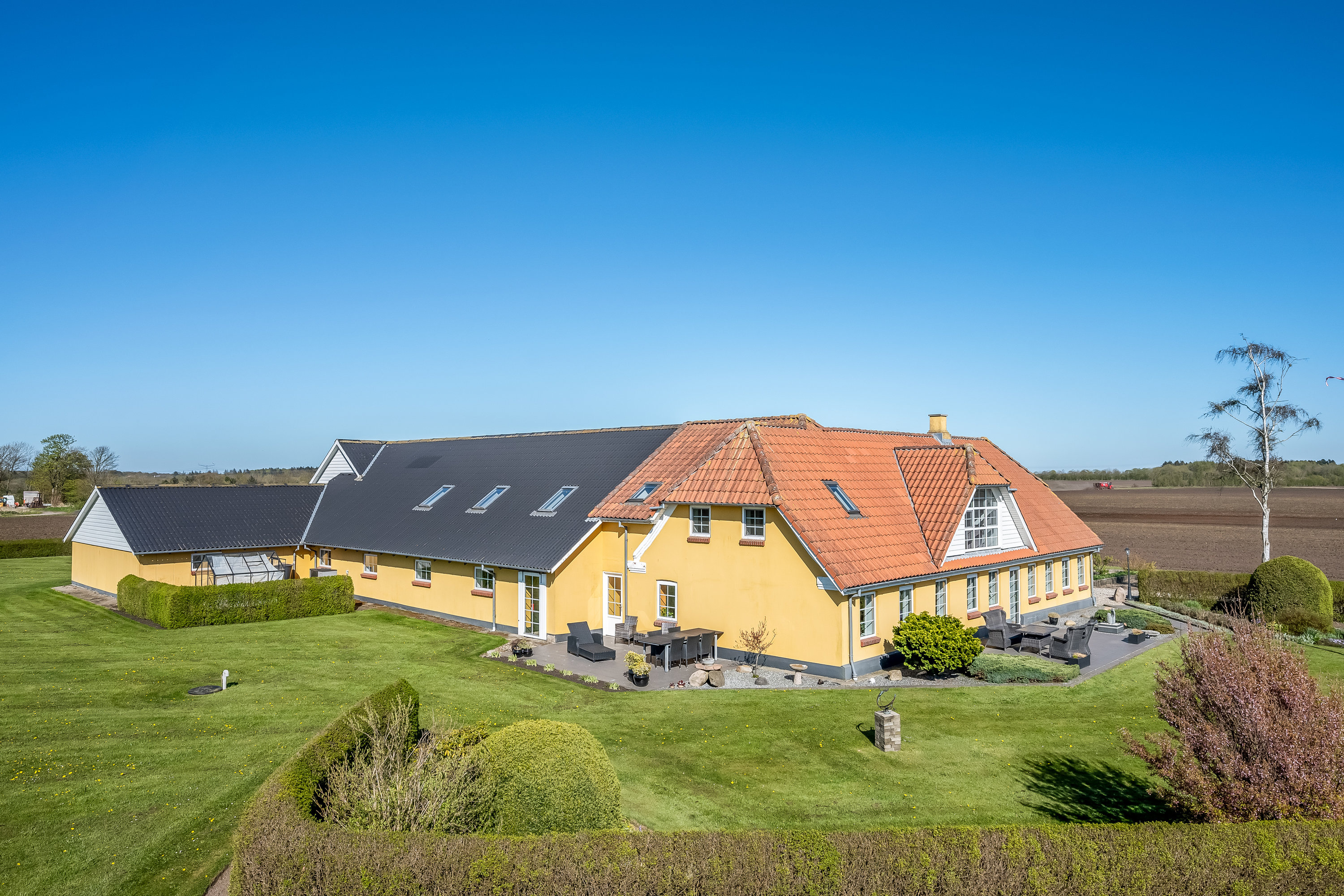 Fremhævet facade billede i fuldskærmstilstand. Billede af Bjalderupvej 5, Strellev, 6870 Ølgod