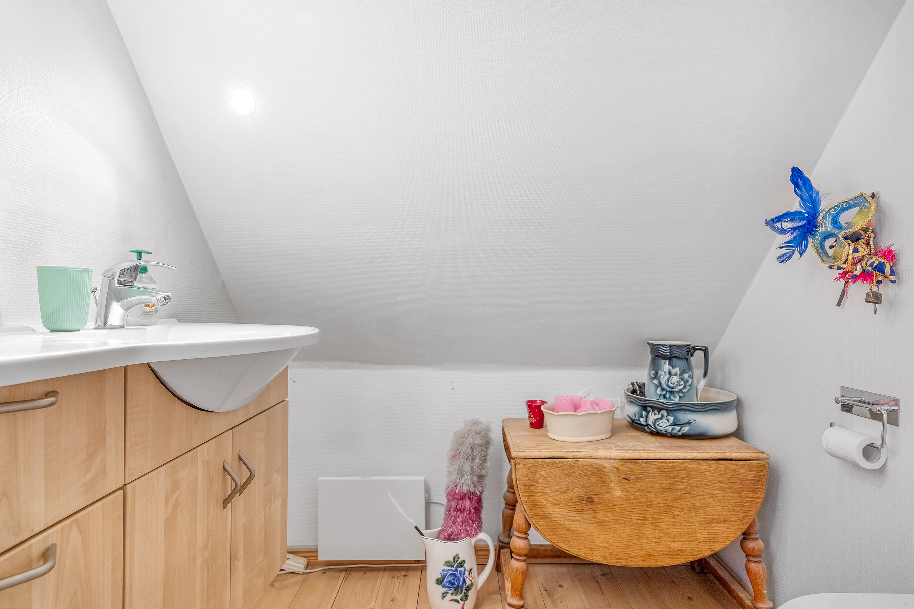 Fremhævet toilet billede i fuldskærmstilstand. Billede af Strøbjergvej 4, Sigerslevøster, 3600 Frederikssund