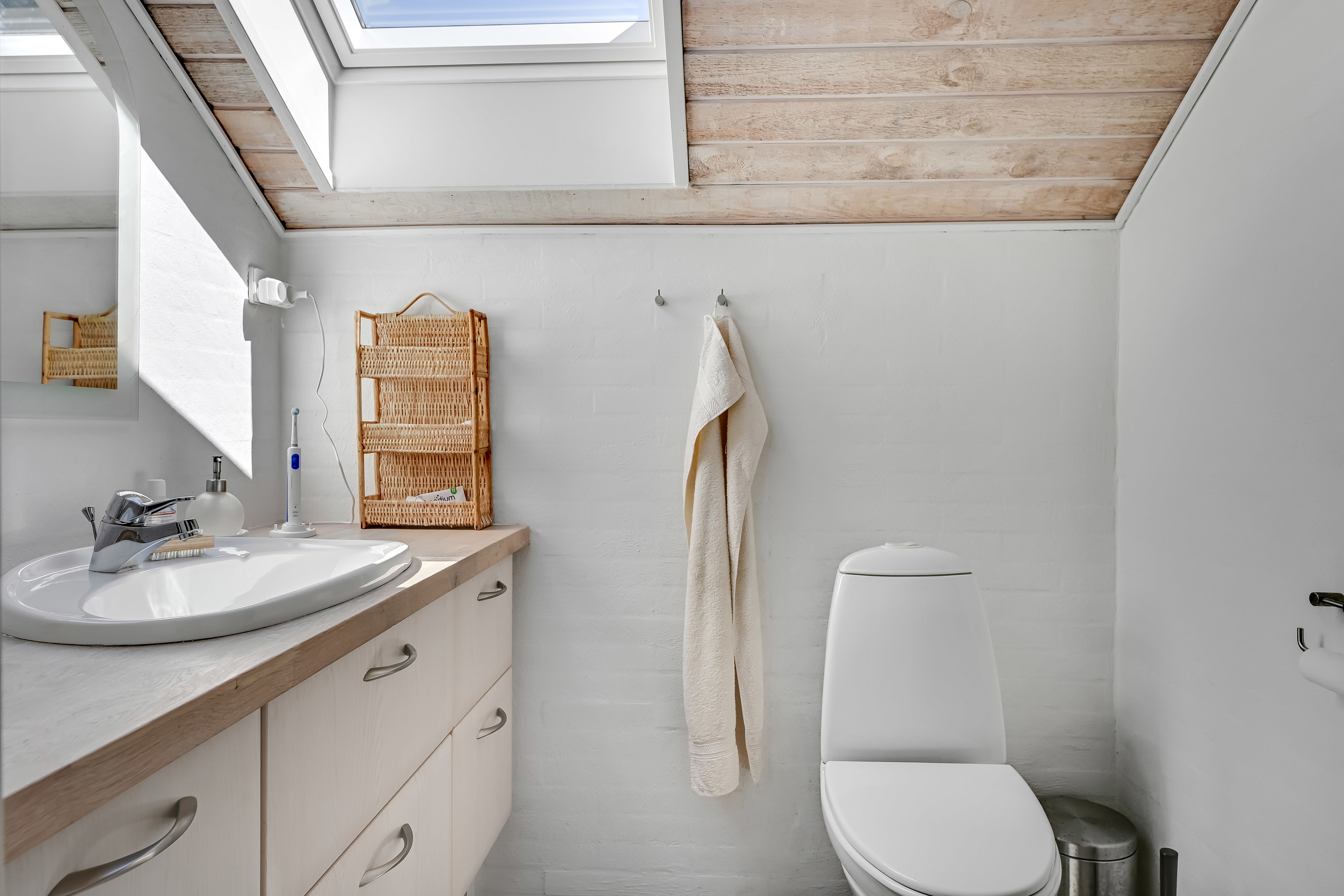 Fremhævet toilet billede i fuldskærmstilstand. Billede af Nordkrogen 4, 6857 Blåvand