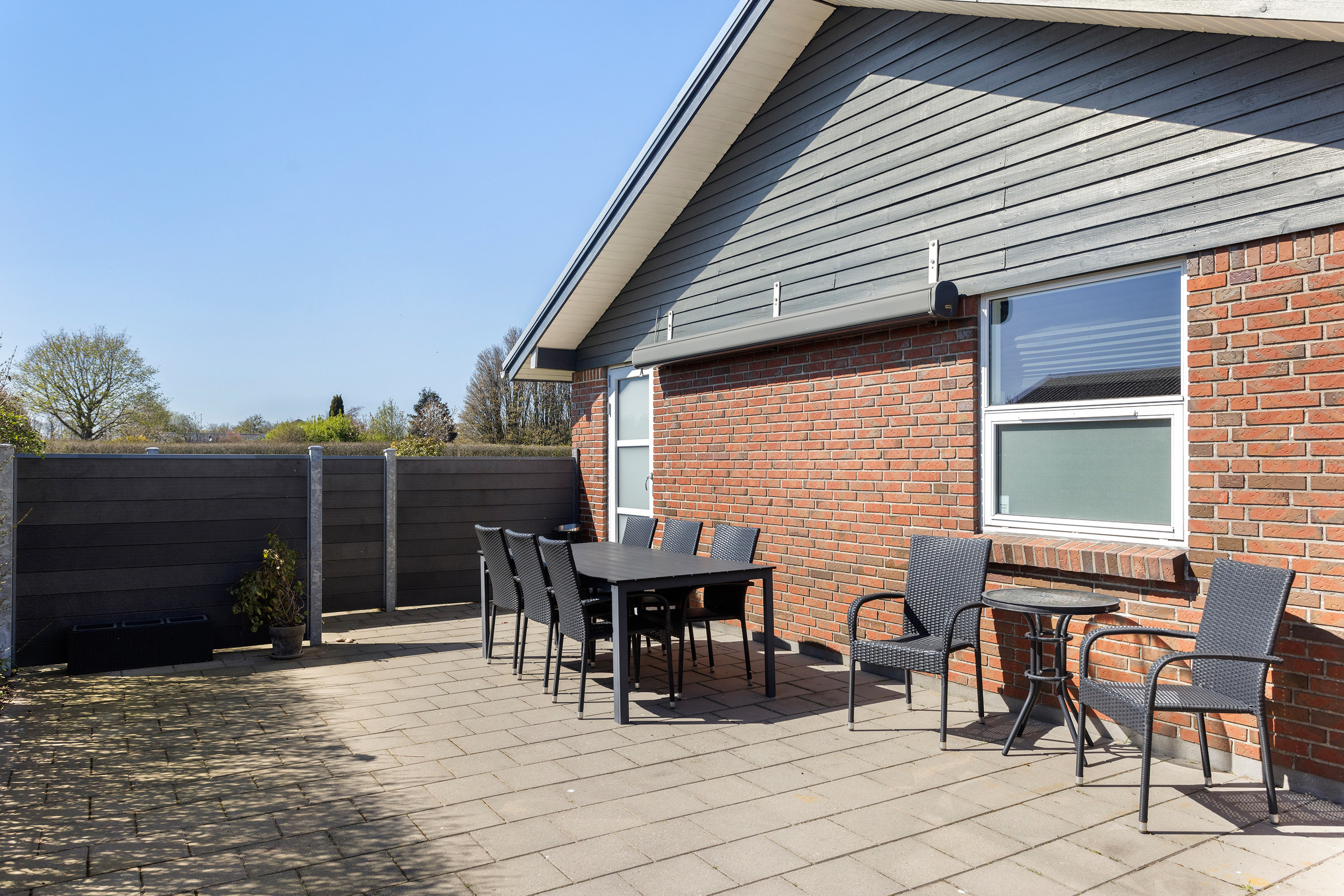 Fremhævet terrasse billede i fuldskærmstilstand. Billede af Peder Munks Vej 80, 9300 Sæby