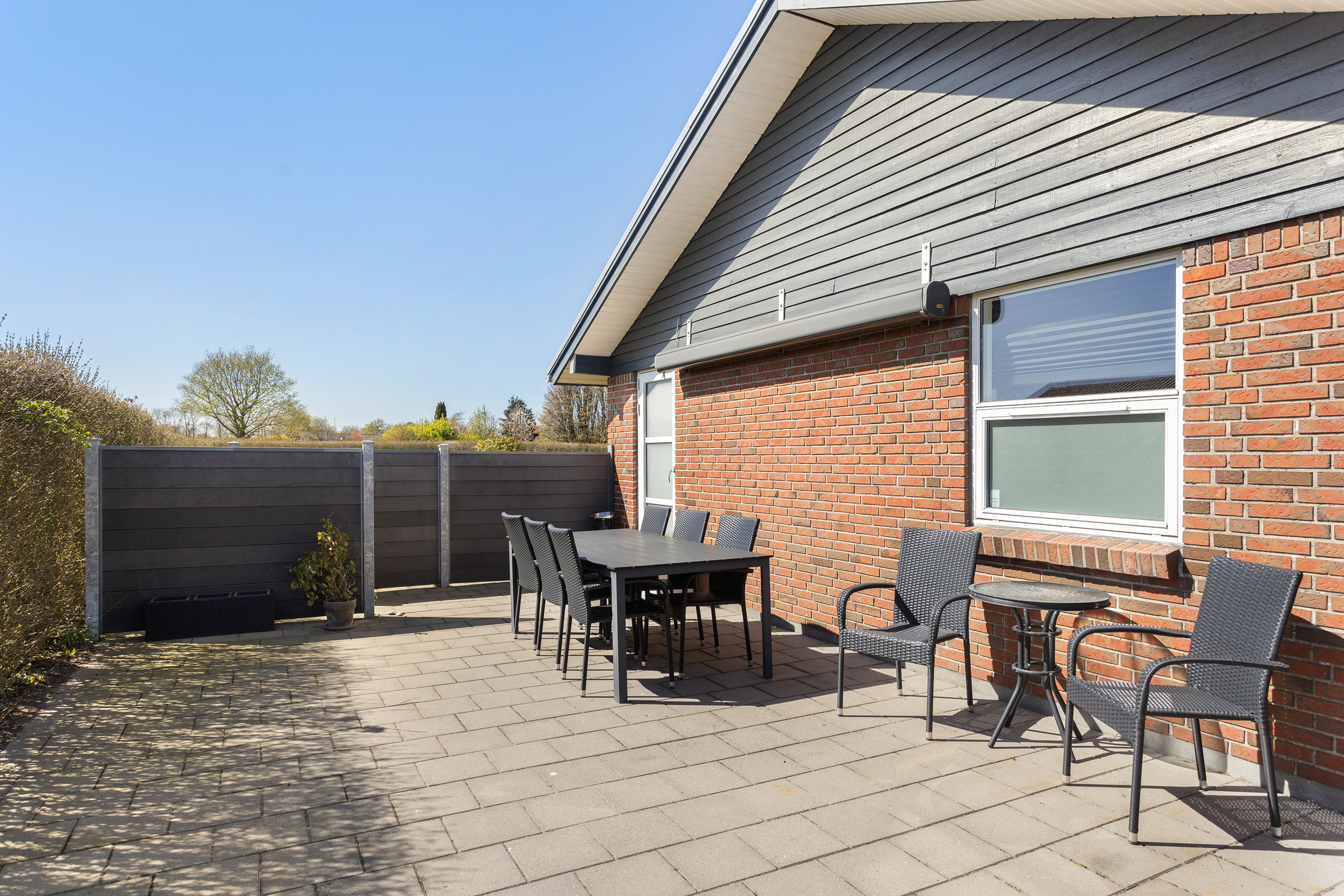 Fremhævet terrasse billede i fuldskærmstilstand. Billede af Peder Munks Vej 80, 9300 Sæby
