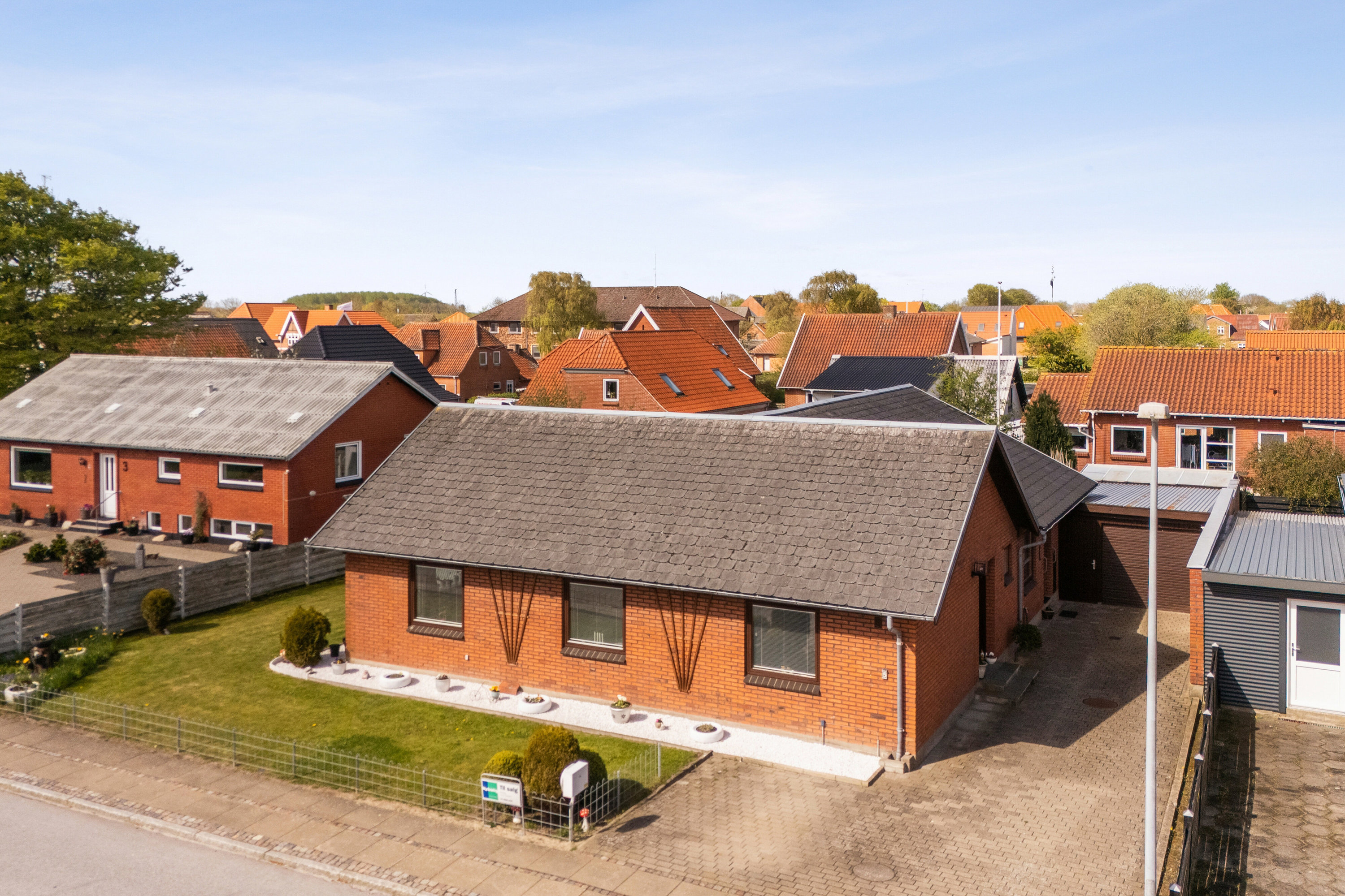 Fremhævet set fra haven billede i fuldskærmstilstand. Billede af Skolegade 5, Hvidbjerg, 7790 Thyholm