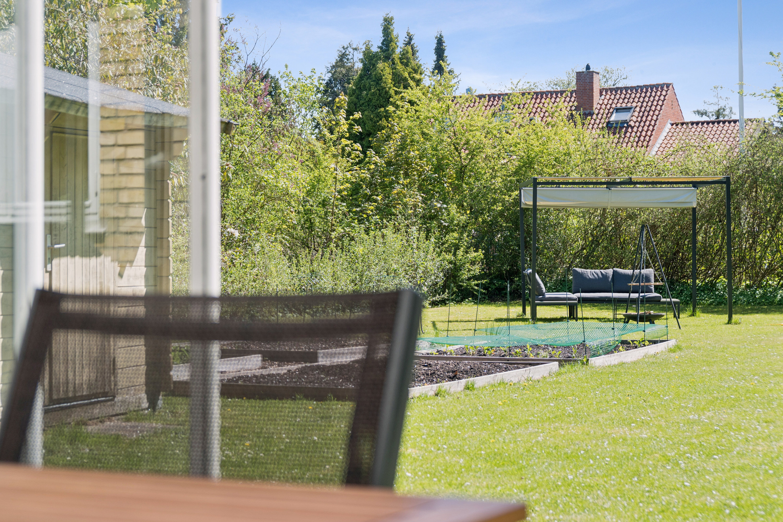 Fremhævet terrasse billede i fuldskærmstilstand. Billede af Svanedammen 19, 2605 Brøndby