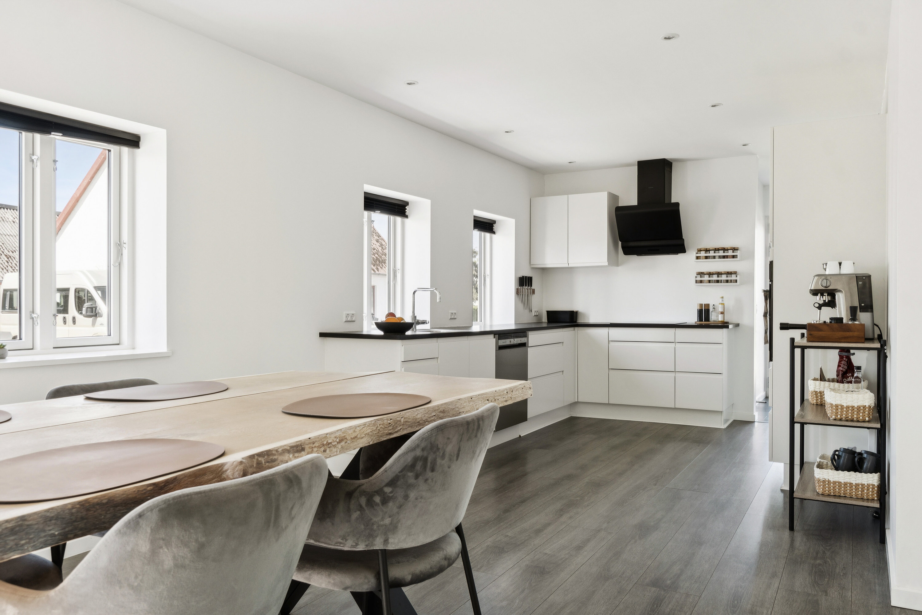 Fremhævet køkken billede i fuldskærmstilstand. Billede af Helsingevej 73, Kirke Helsinge, 4281 Gørlev