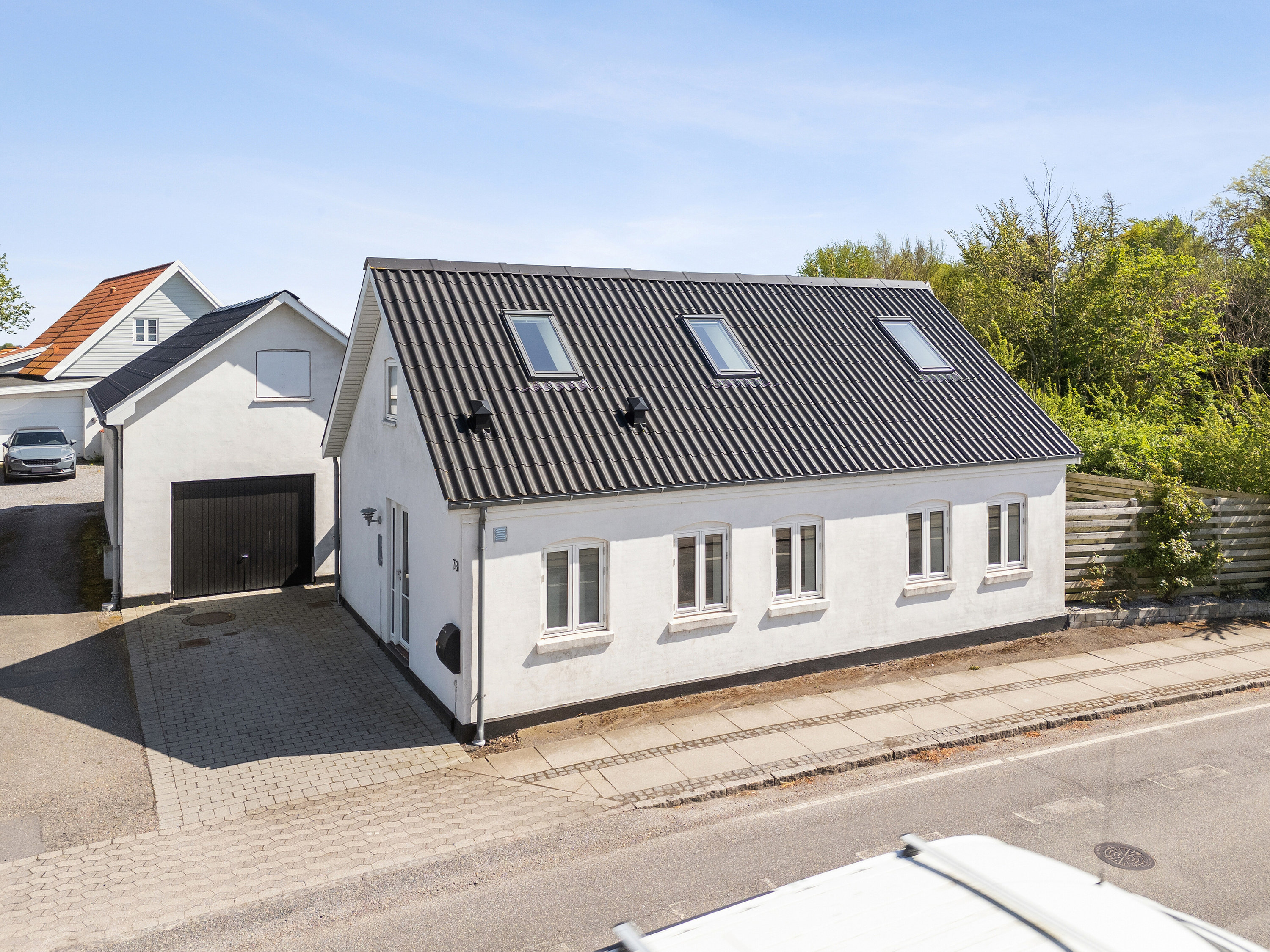 Fremhævet set fra vejen billede i fuldskærmstilstand. Billede af Helsingevej 73, Kirke Helsinge, 4281 Gørlev