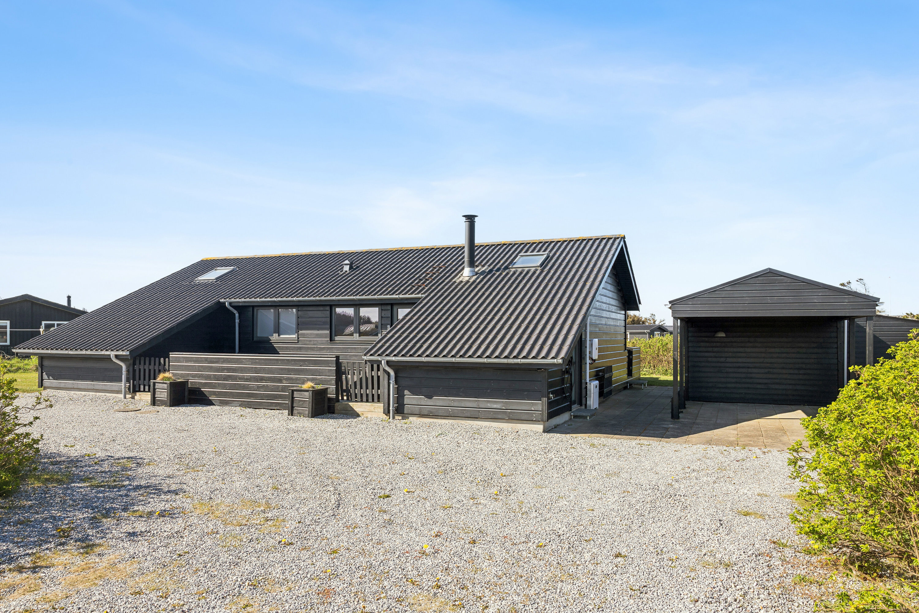Fremhævet set fra vejen billede i fuldskærmstilstand. Billede af Novembervej 3, Skal Klit, 9800 Hjørring
